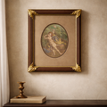 Antike handkolorierte Punktierstich – Allegorische Figur mit Putto & Rosen | Oval | Vergoldeter Akanthusrahmen | 28 × 31 cm