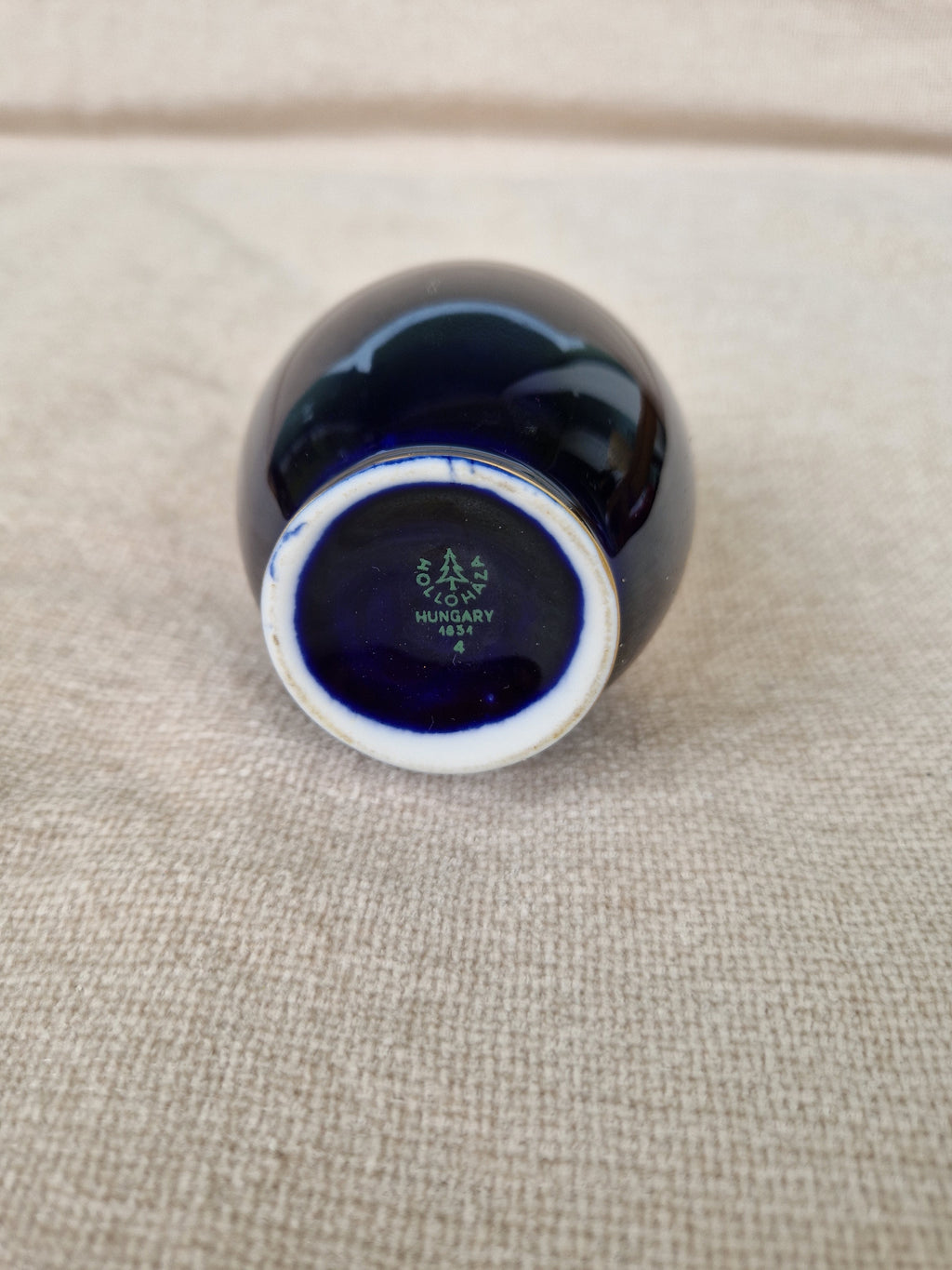 Vase en porcelaine bleu cobalt Hollóháza Hongrie | Décoration lotus doré | Fondée en 1851