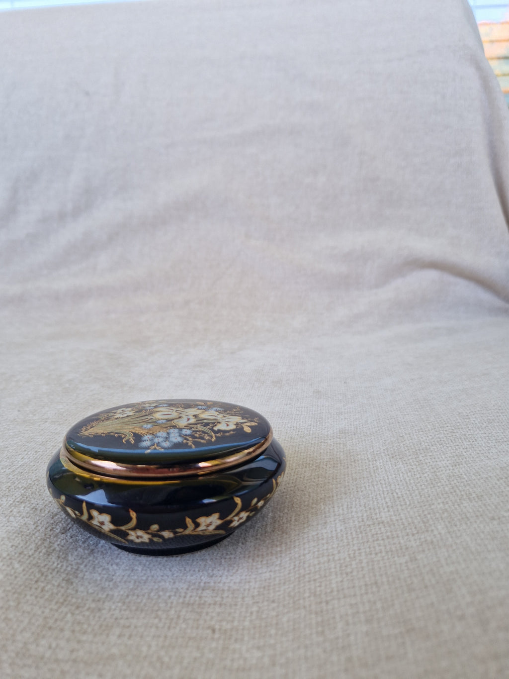 Boîte à bibelots vintage en verre bleu cobalt grec | Bouquet d'iris peint à la main | Or 24 carats | Fabriqué en Grèce
