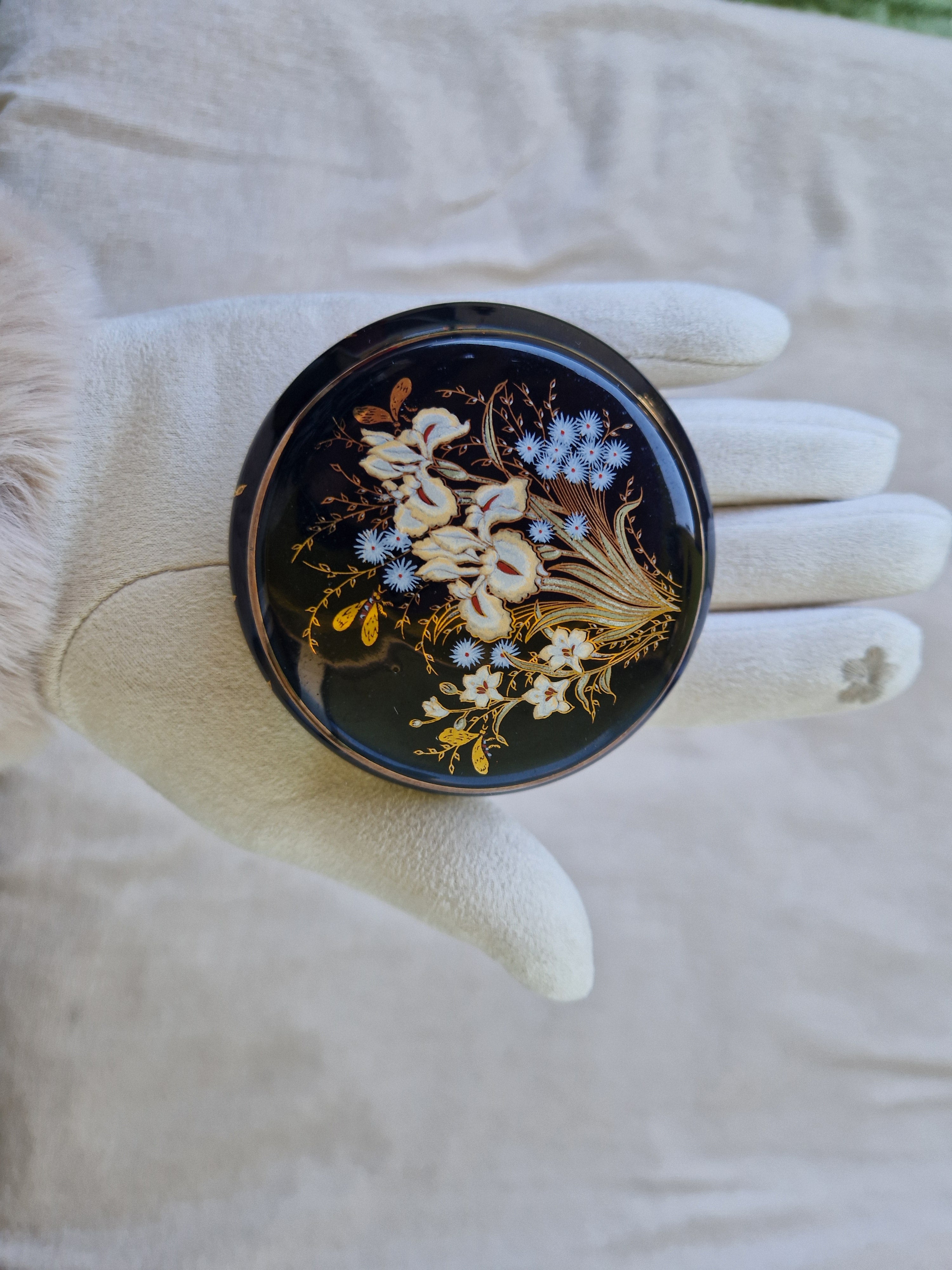 Boîte à bibelots vintage en verre bleu cobalt grec | Bouquet d'iris peint à la main | Or 24 carats | Fabriqué en Grèce