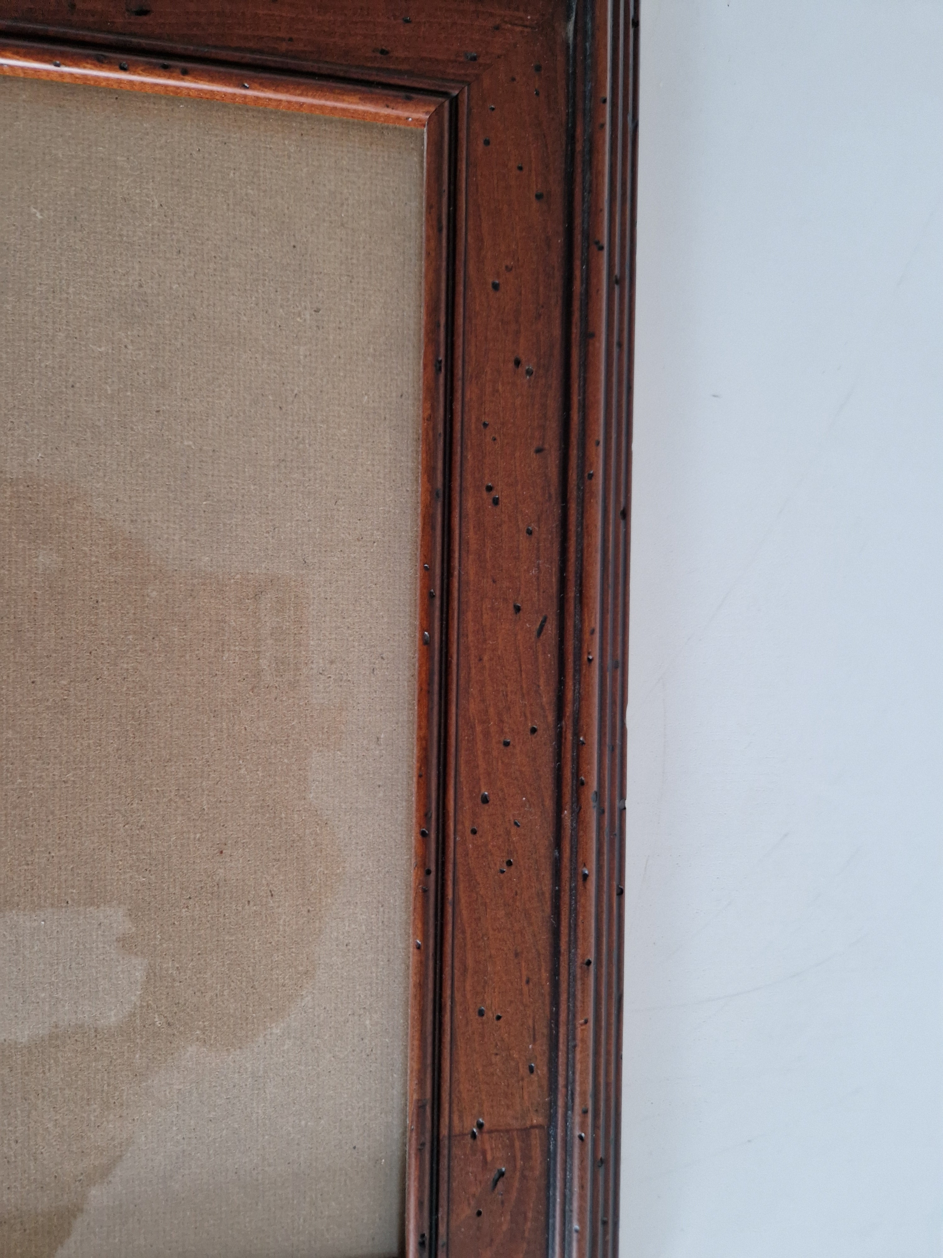Antiker Holzbilderrahmen mit Glas – Mahagoni, wurmstichige Textur