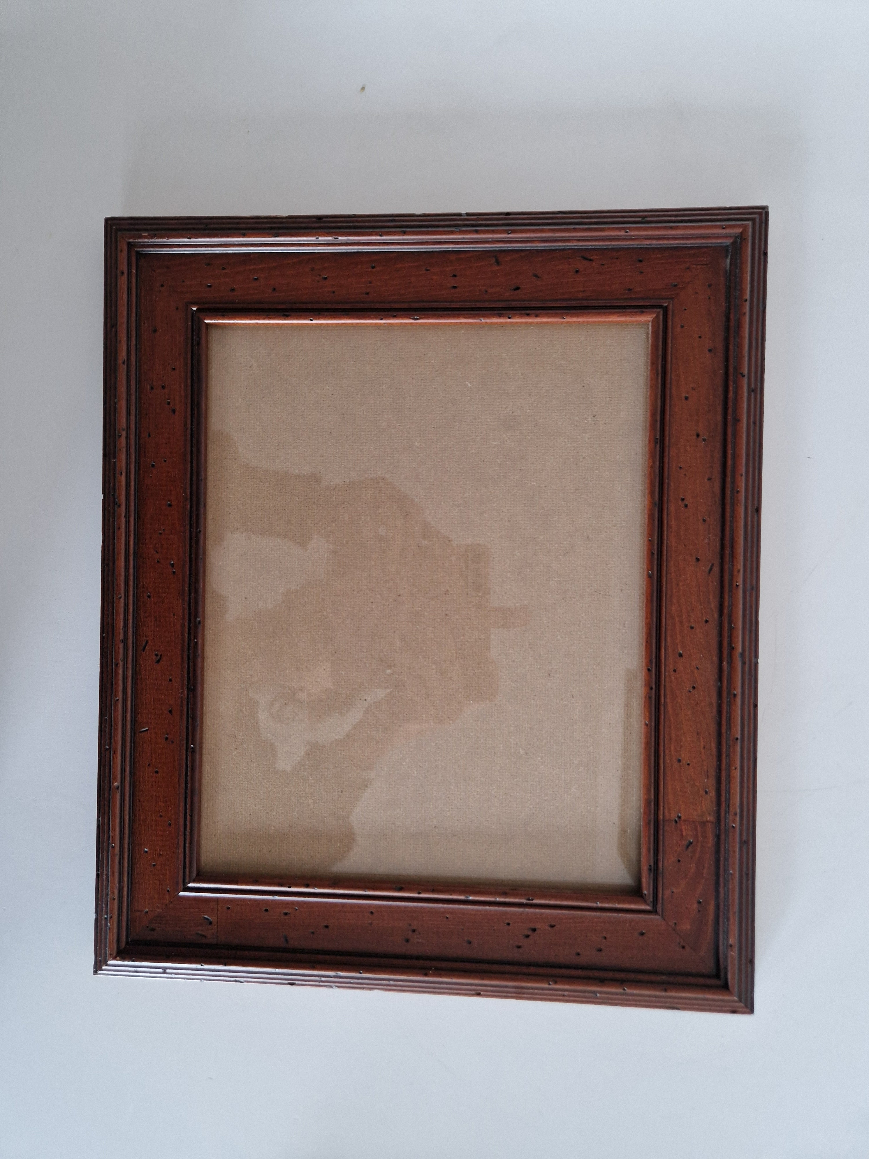 Antiker Holzbilderrahmen mit Glas – Mahagoni, wurmstichige Textur