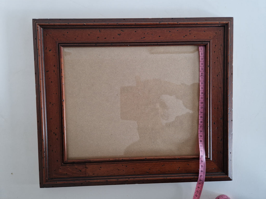 Antiker Holzbilderrahmen mit Glas – Mahagoni, wurmstichige Textur