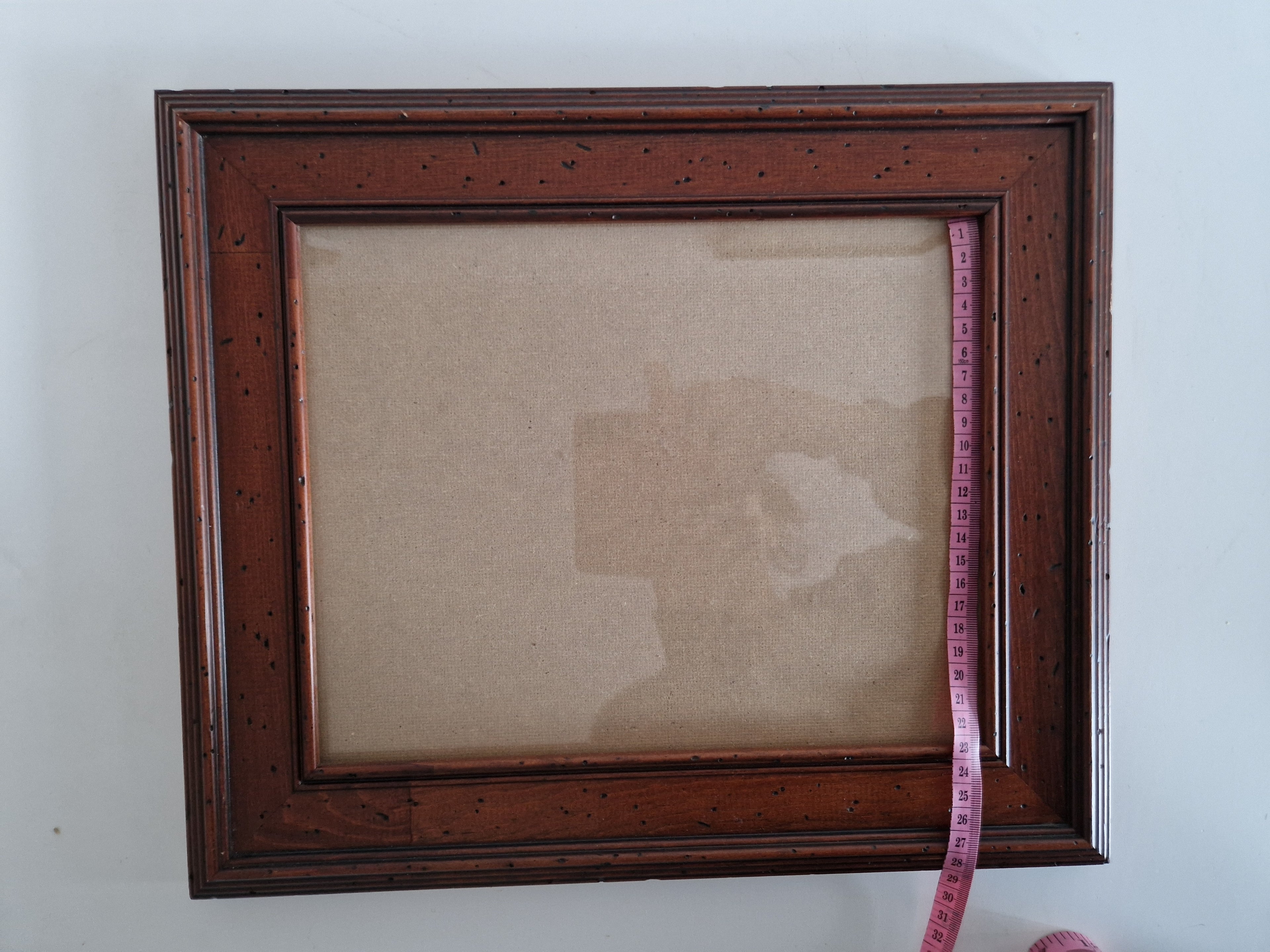 Antiker Holzbilderrahmen mit Glas – Mahagoni, wurmstichige Textur