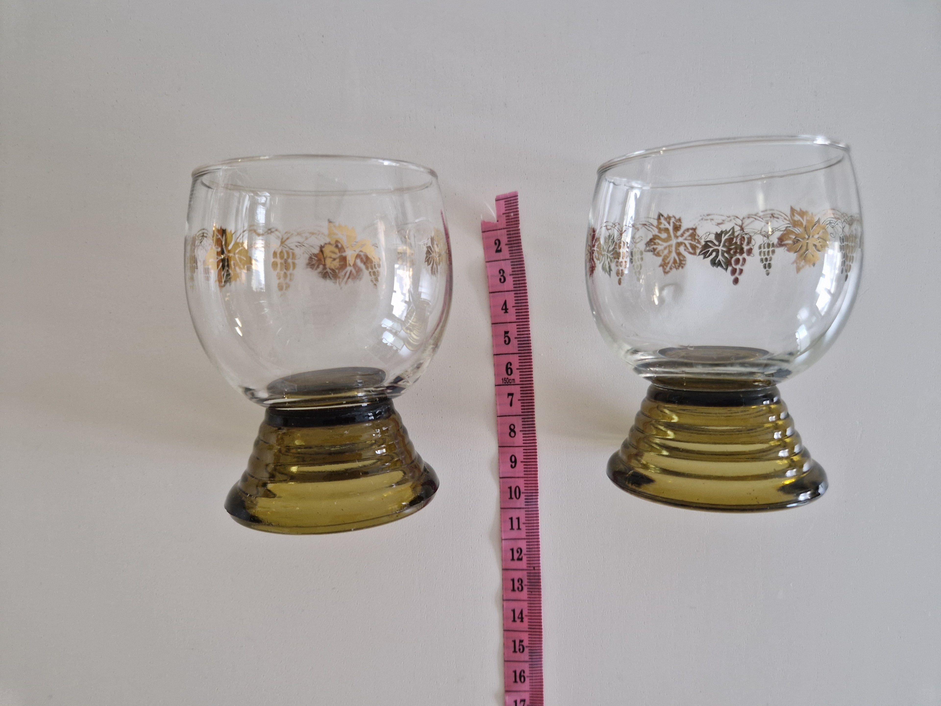 Set of 6 Vintage Green-Footed Wine Glasses – Gold Grapevine Decor, Römer Style
