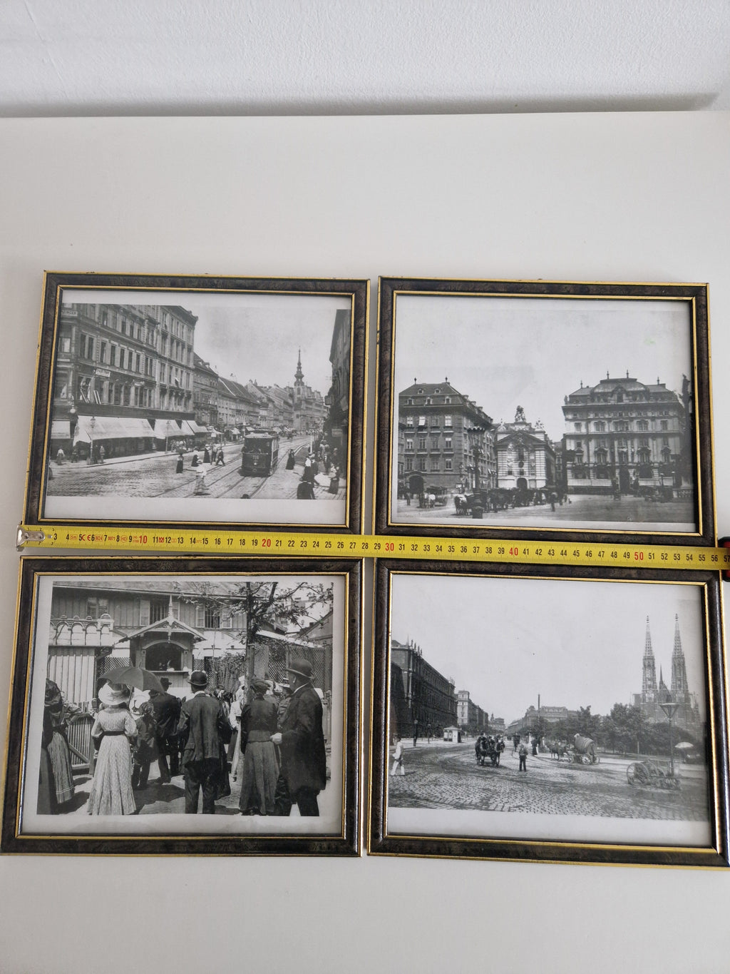 Set aus 4 gerahmten Schwarz-Weiß-Fotografien von Wien, um 1900 – Straßenszenen aus der Habsburgerzeit