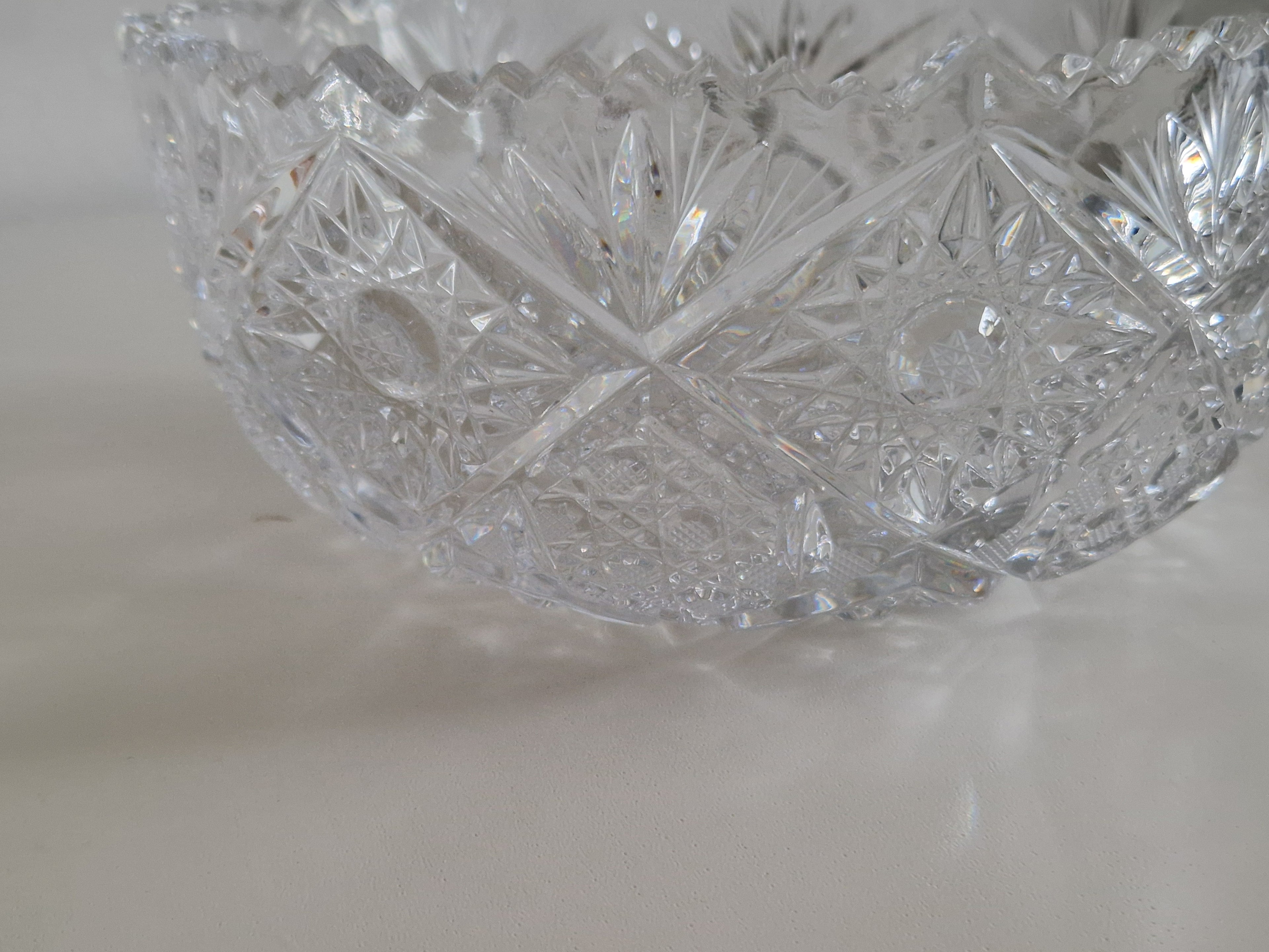 Vintage Heavy Cut Crystal Bowl – Sawtooth Rim | Diamond Panels, Star Snowflake & Hobnail Cuts | Sunburst Base | approx. 20 cm diameter