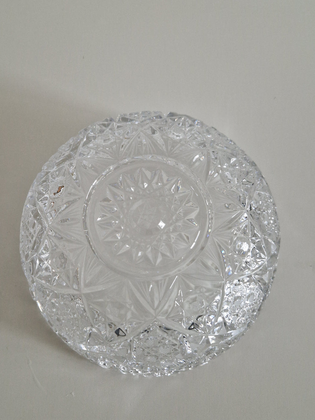 Vintage Heavy Cut Crystal Bowl – Sawtooth Rim | Diamond Panels, Star Snowflake & Hobnail Cuts | Sunburst Base | approx. 20 cm diameter