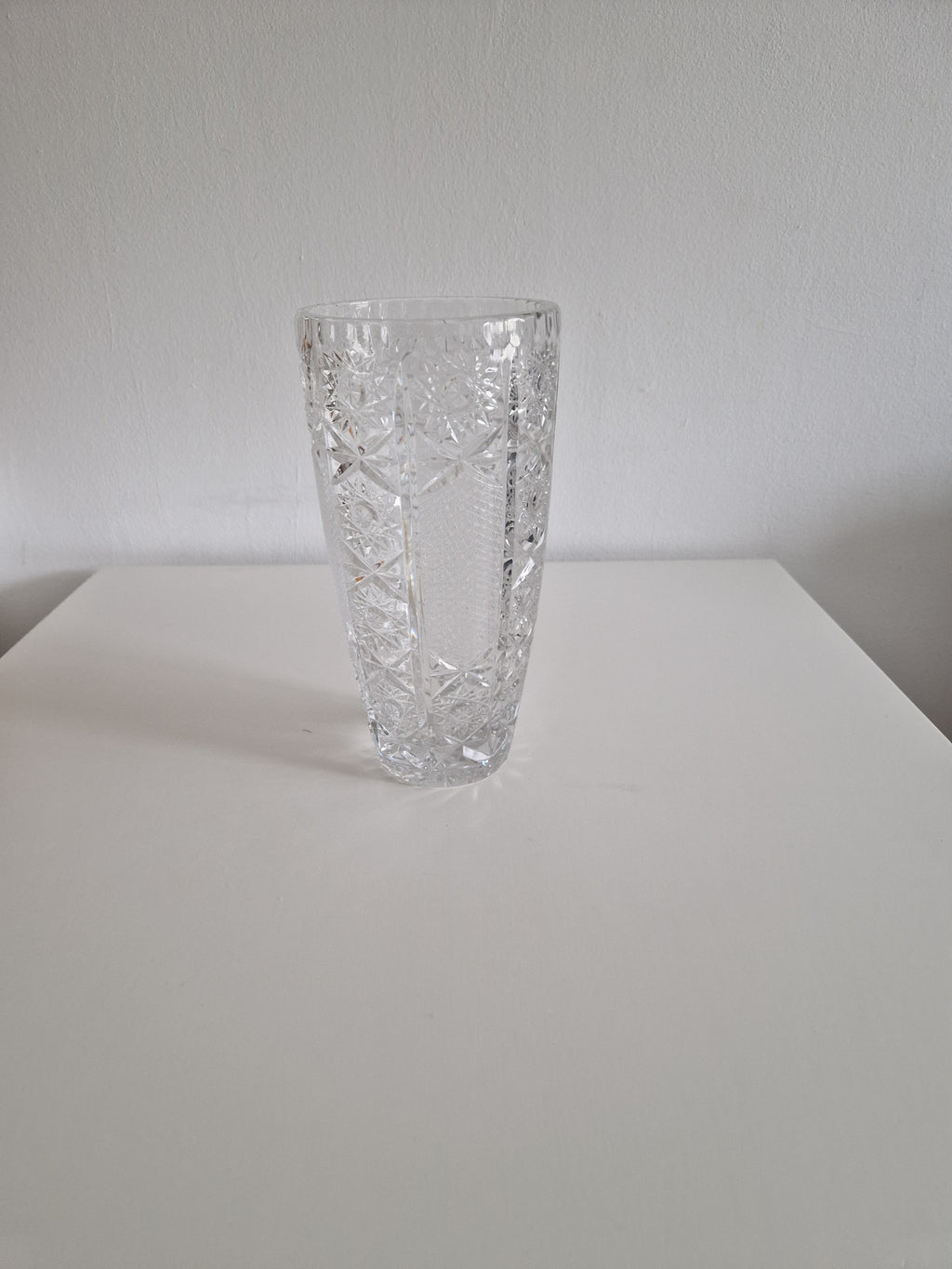 Vintage Heavy Cut Crystal Vase – Octagonal Faceted Cylinder | Star Snowflake Medallions & Crosshatch Diamond Cuts | Sunburst Base | approx. 24 cm