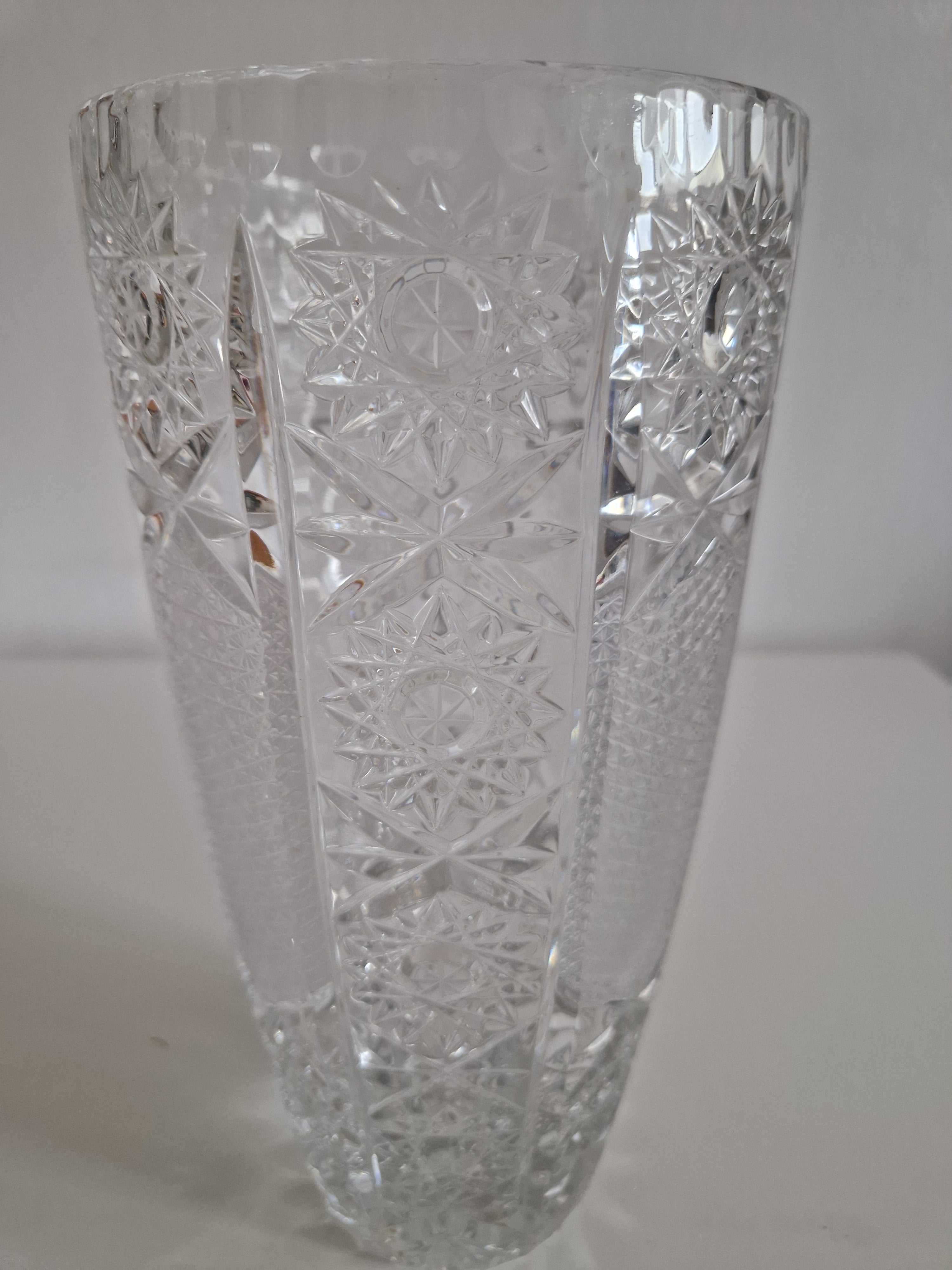 Vintage Heavy Cut Crystal Vase – Octagonal Faceted Cylinder | Star Snowflake Medallions & Crosshatch Diamond Cuts | Sunburst Base | approx. 24 cm