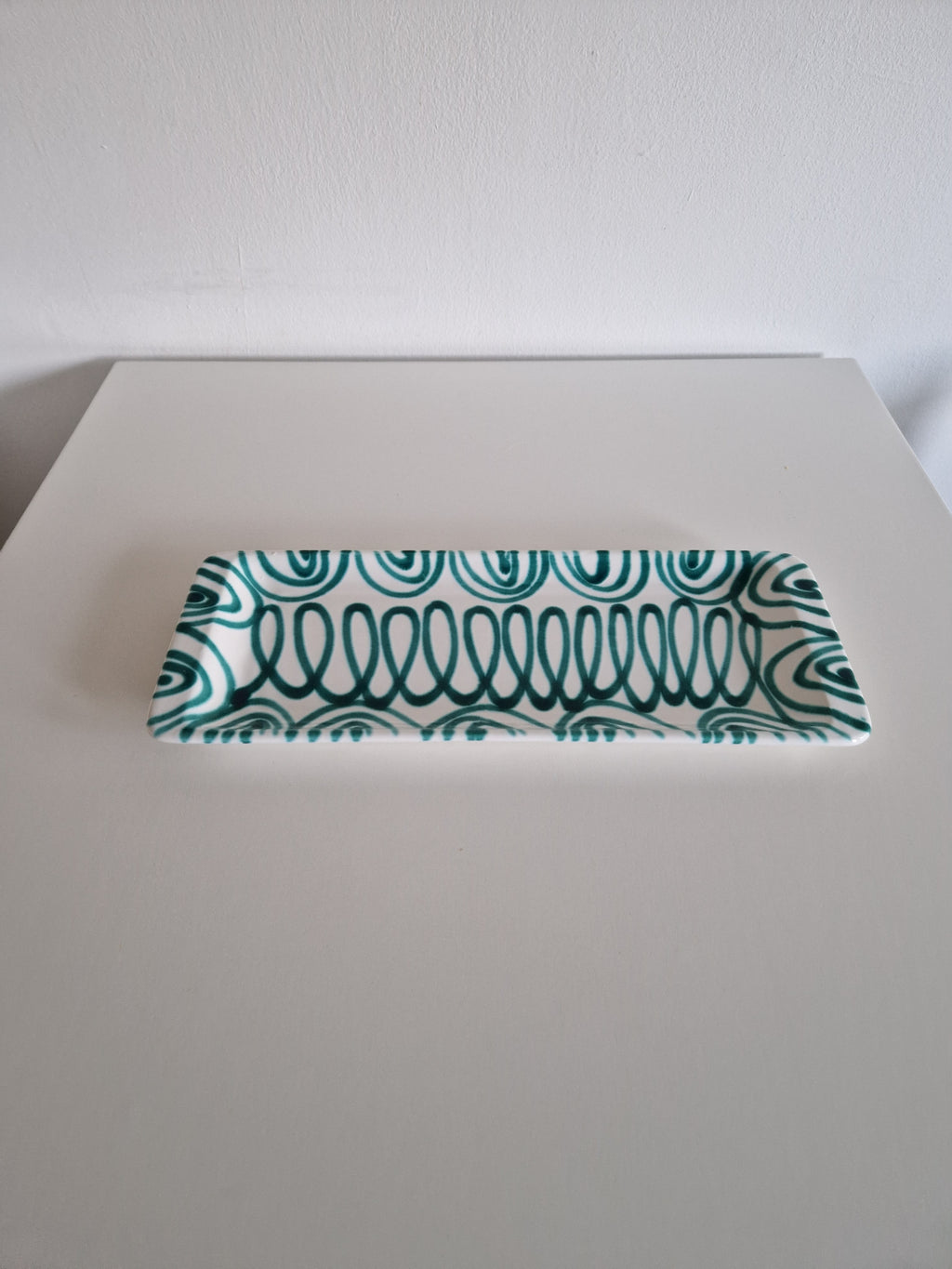 Plat de service vintage Gmunden | Gmundner Keramik Autriche | Motif tourbillonnant vert sarcelle, milieu du XXe siècle