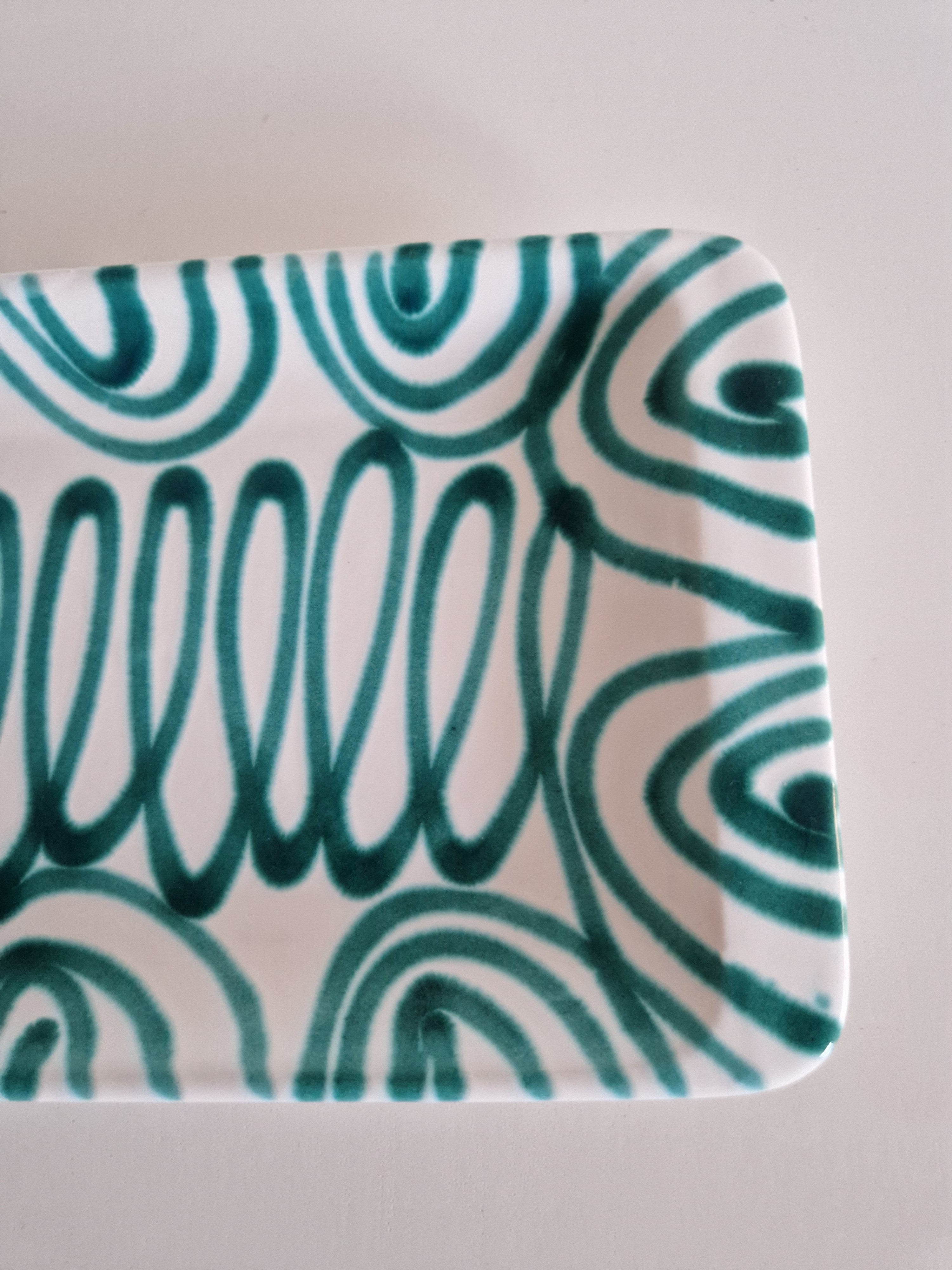 Plat de service vintage Gmunden | Gmundner Keramik Autriche | Motif tourbillonnant vert sarcelle, milieu du XXe siècle