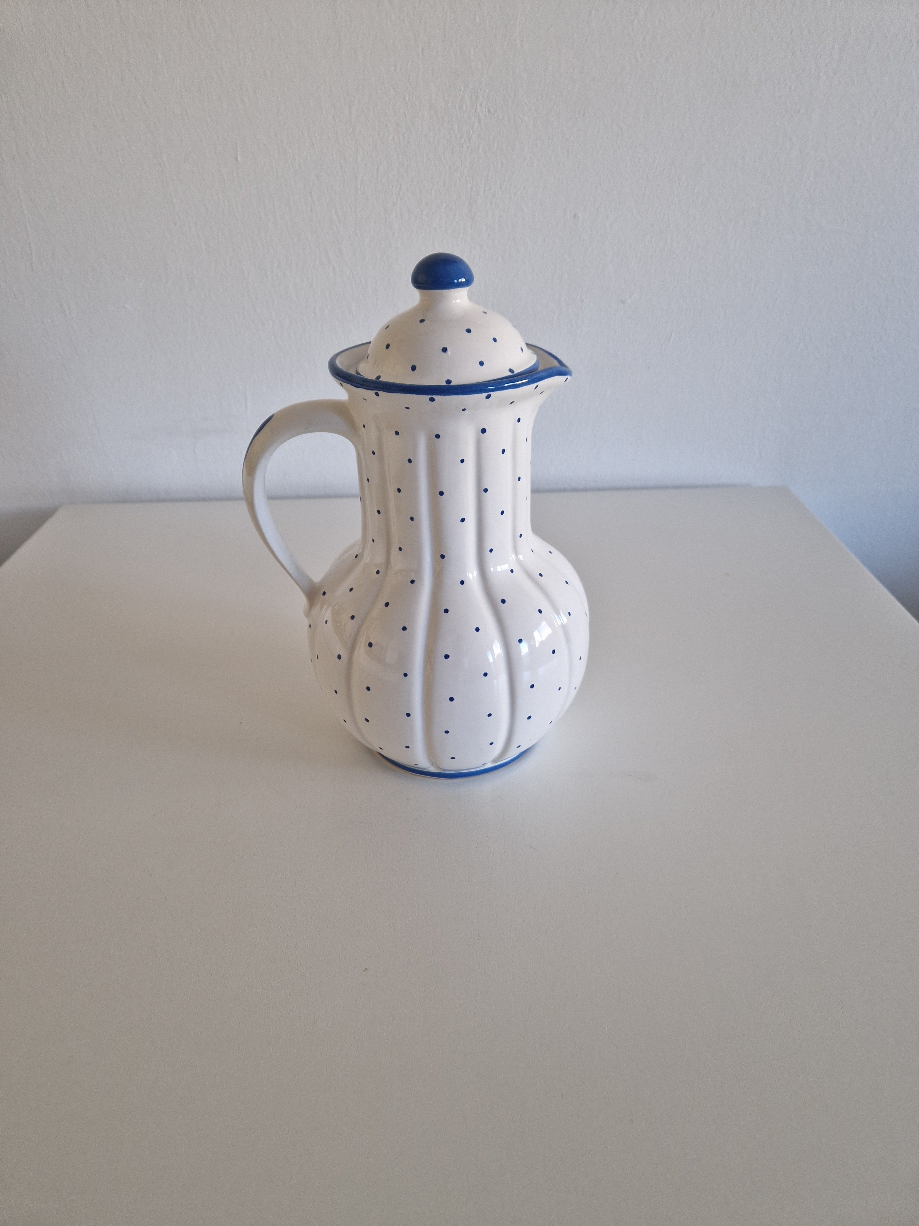Vintage Gmundner Keramik Lidded Jug | Blaupunkte Blue Dot Pattern | Ribbed Lobed Form with Lid | Model 560 O, c. Mid-20th Century