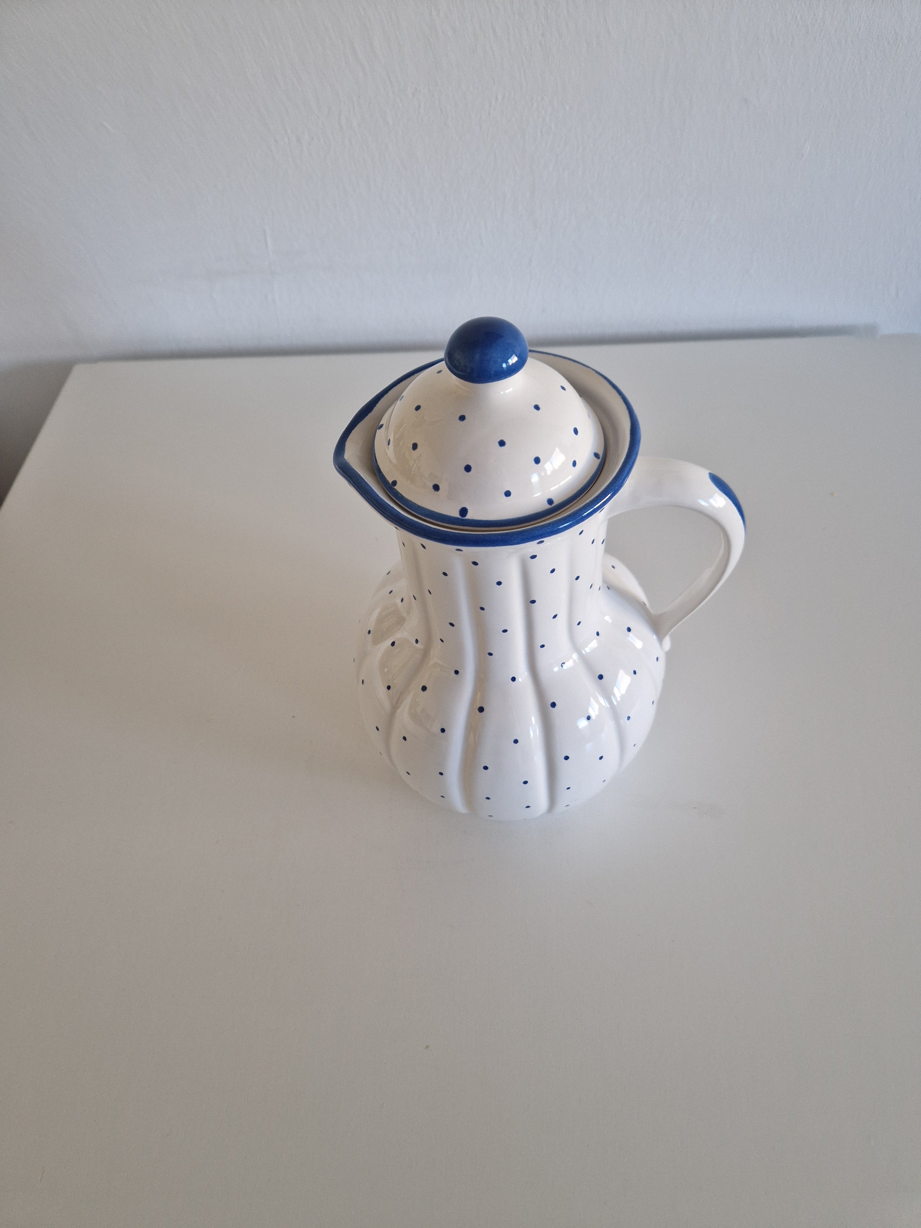 Vintage Gmundner Keramik Lidded Jug | Blaupunkte Blue Dot Pattern | Ribbed Lobed Form with Lid | Model 560 O, c. Mid-20th Century