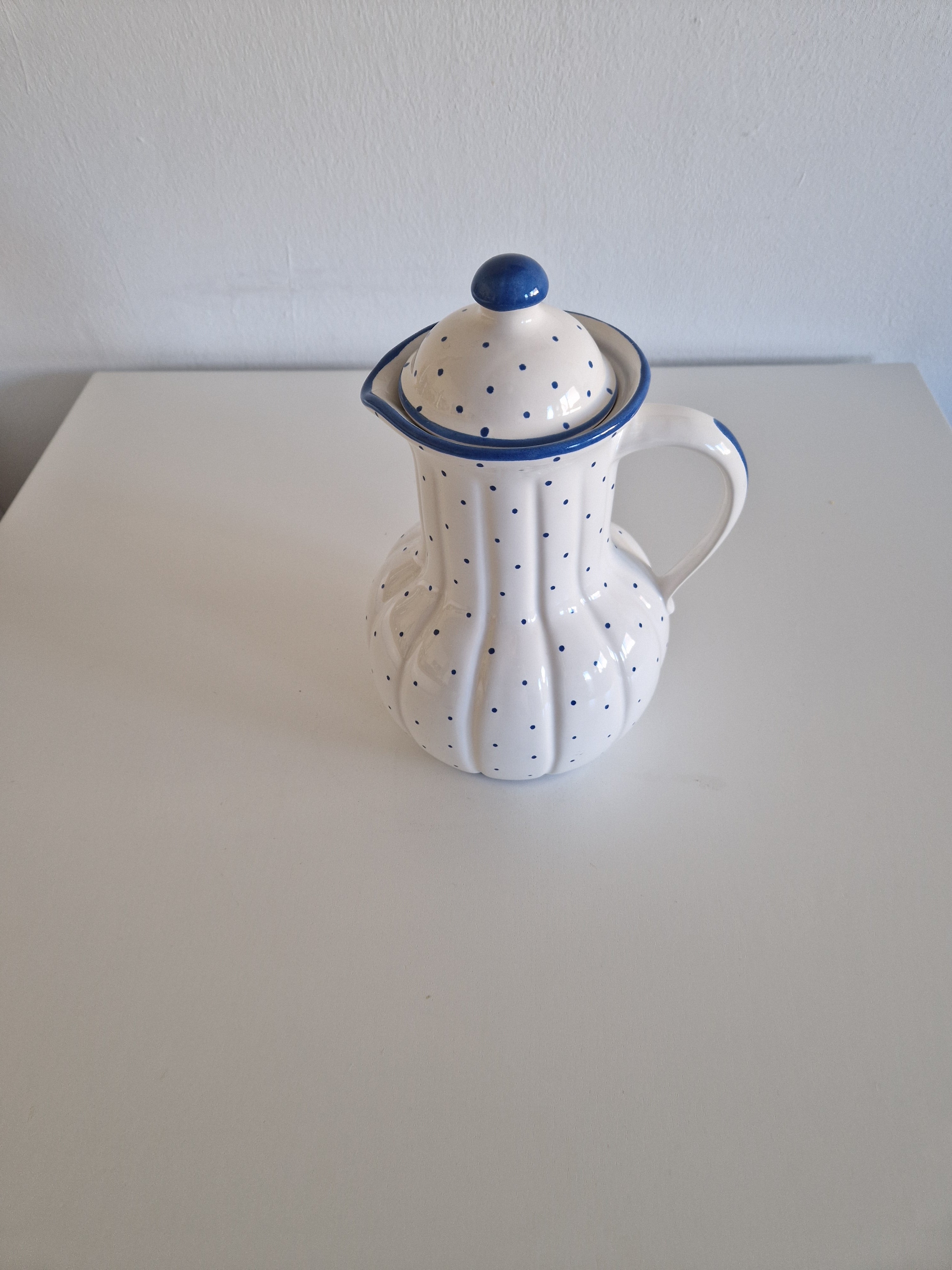 Vintage Gmundner Keramik Lidded Jug | Blaupunkte Blue Dot Pattern | Ribbed Lobed Form with Lid | Model 560 O, c. Mid-20th Century