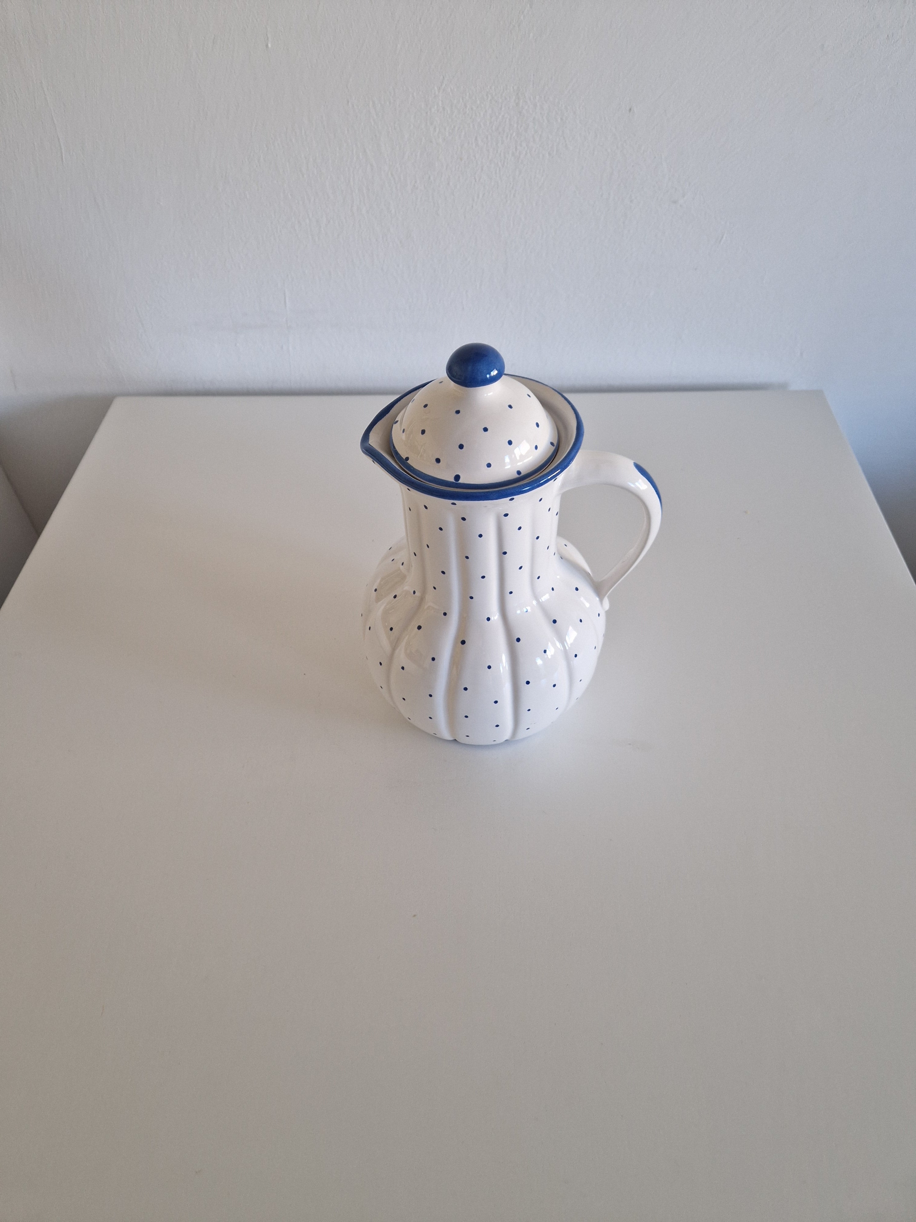Vintage Gmundner Keramik Lidded Jug | Blaupunkte Blue Dot Pattern | Ribbed Lobed Form with Lid | Model 560 O, c. Mid-20th Century