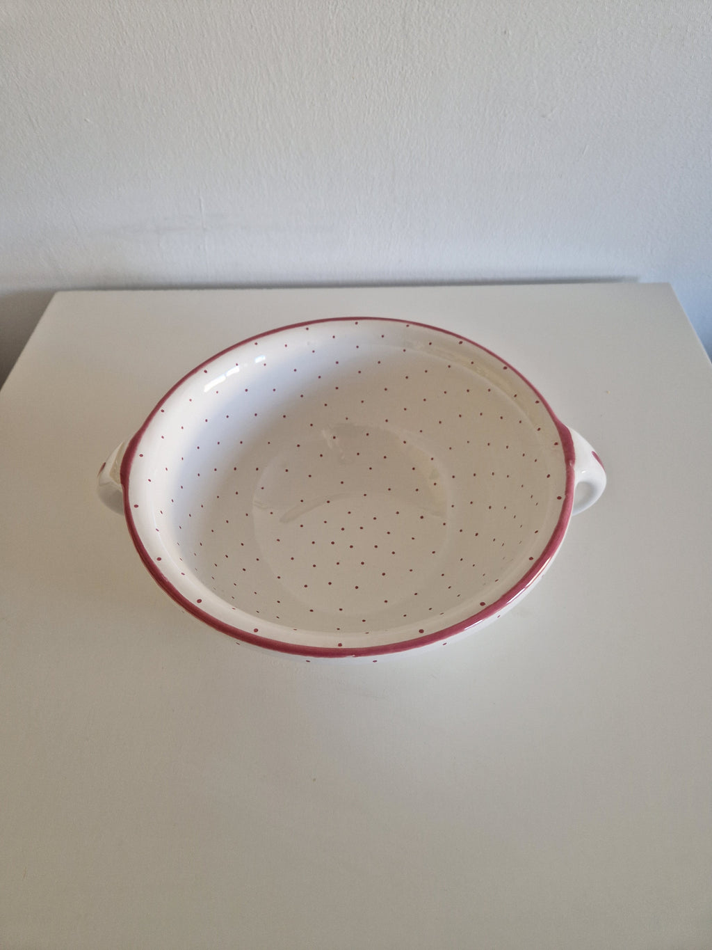 Vintage Gmundner Keramik Große Salatschüssel | Rotpunkte Muster | Henkel | ca. Mitte 20. Jahrhundert