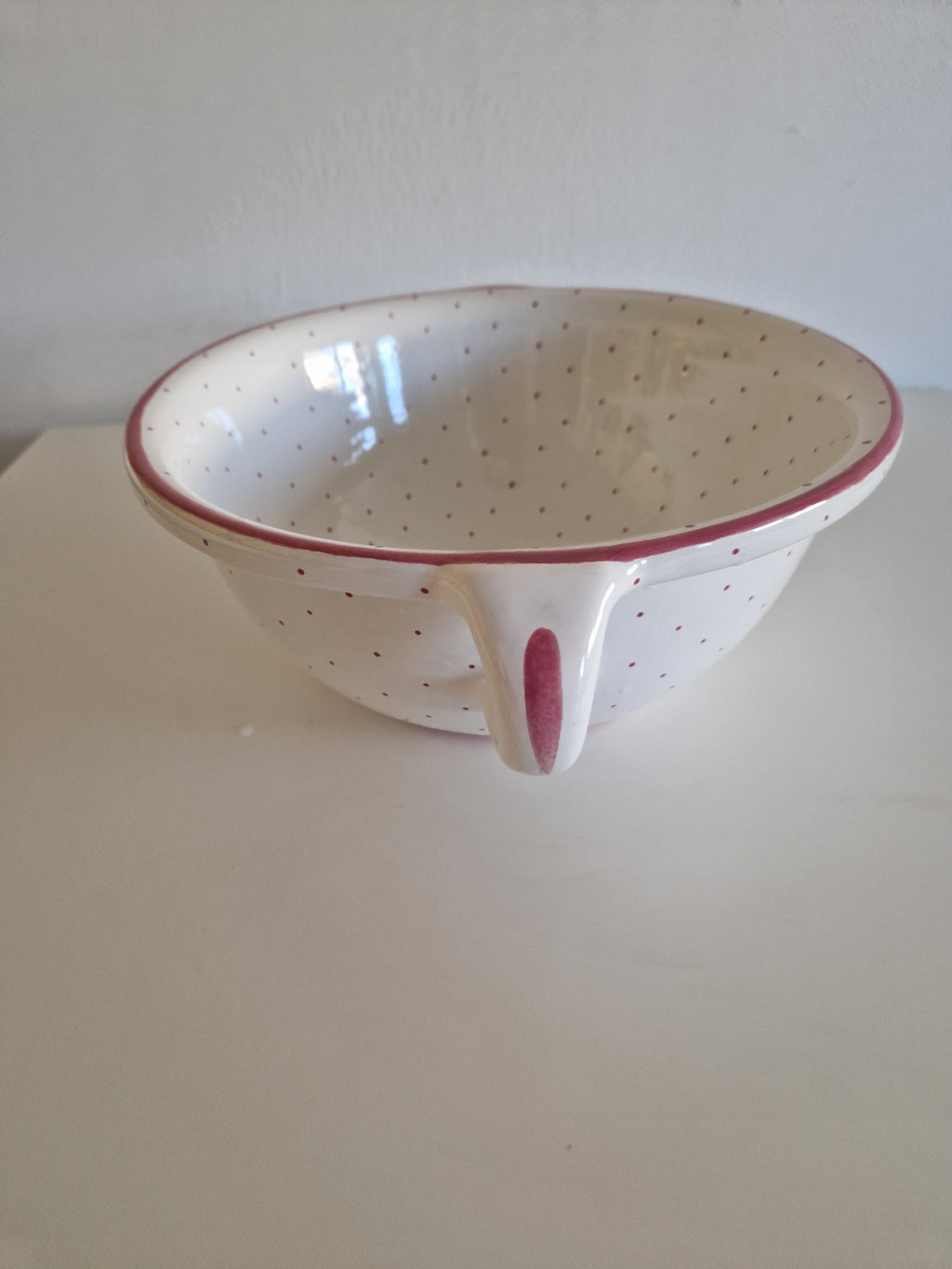 Vintage Gmundner Keramik Große Salatschüssel | Rotpunkte Muster | Henkel | ca. Mitte 20. Jahrhundert