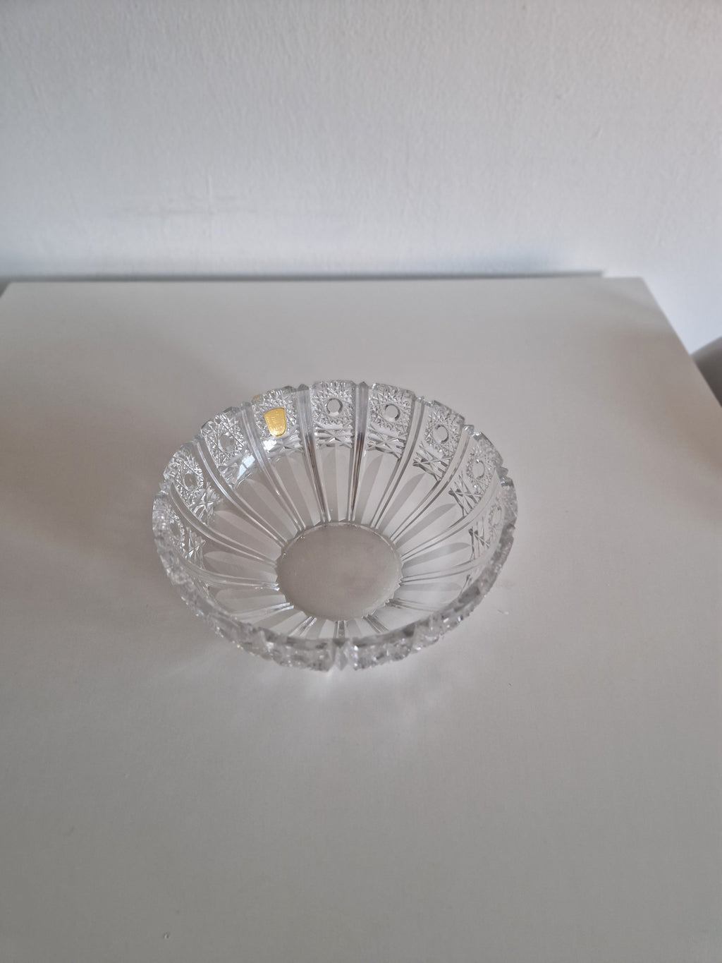 Vintage Österreichische handgeschliffene Bleikristallschale | 24 % Bleiglas | Brillantes Stern- und Fächermuster, ca. Mitte-Ende 20. Jahrhundert