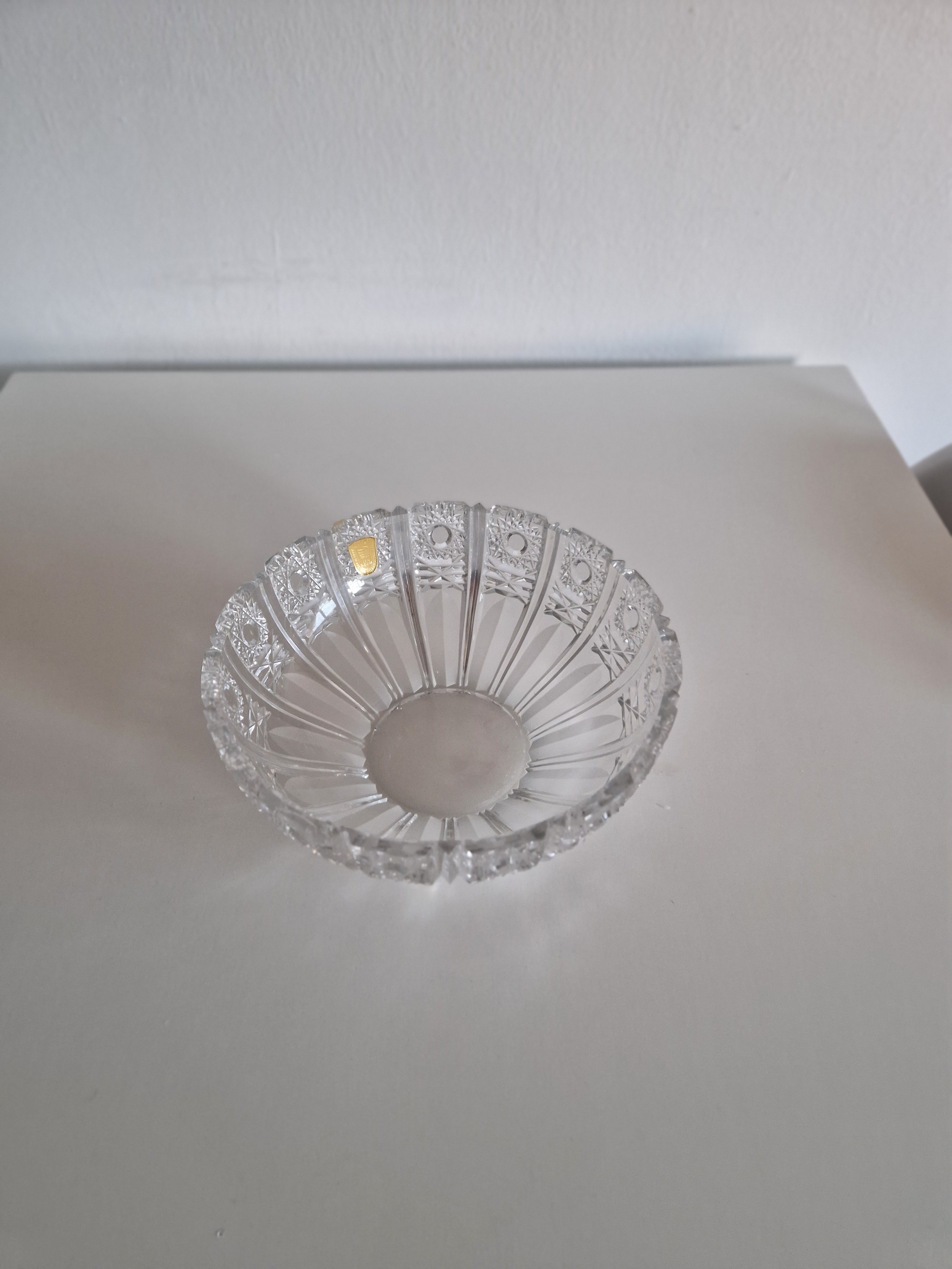 Vintage Österreichische handgeschliffene Bleikristallschale | 24 % Bleiglas | Brillantes Stern- und Fächermuster, ca. Mitte-Ende 20. Jahrhundert