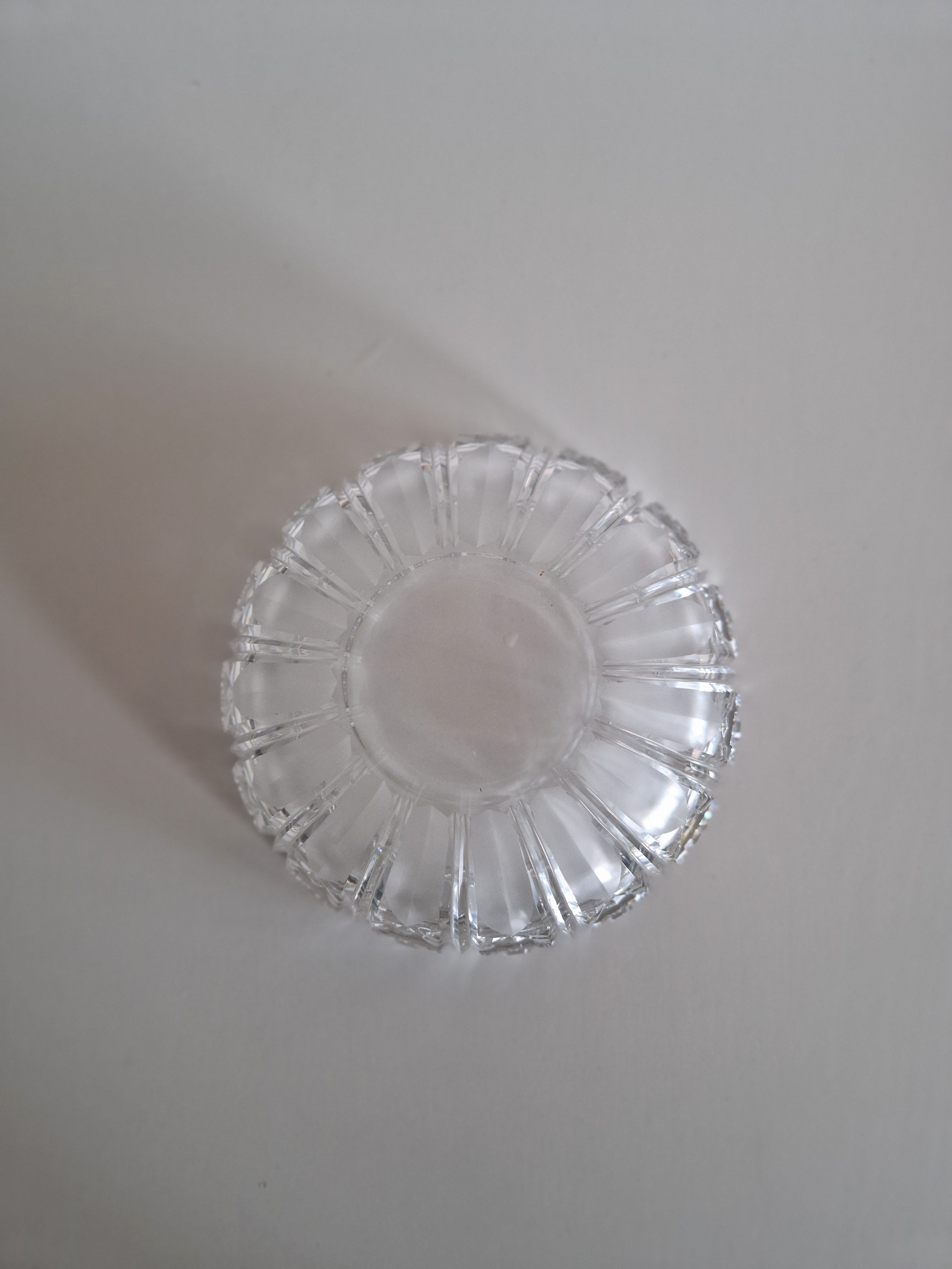 Vintage Österreichische handgeschliffene Bleikristallschale | 24 % Bleiglas | Brillantes Stern- und Fächermuster, ca. Mitte-Ende 20. Jahrhundert
