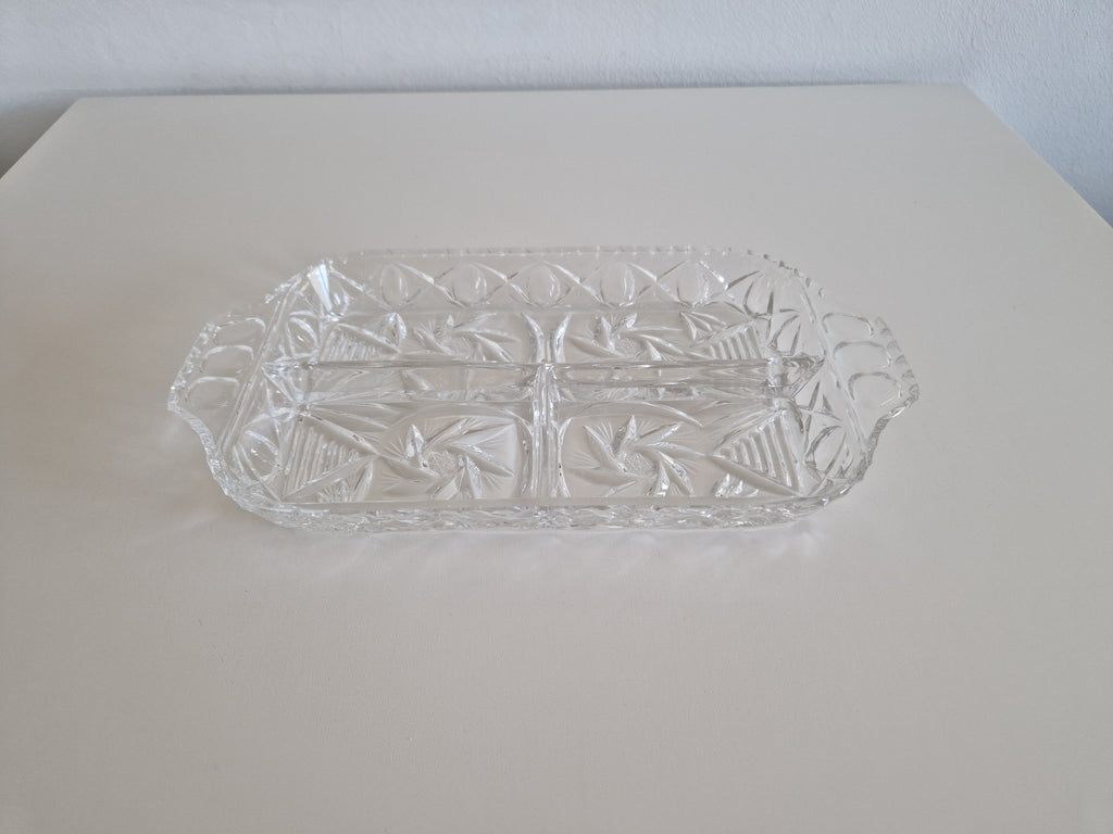 Plat de service rectangulaire en verre pressé vintage, à sections, motif « Pinwheel & Diamond », avec poignées à onglets