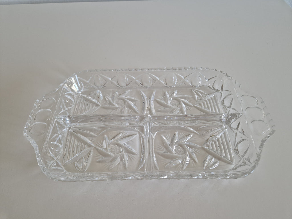Plat de service rectangulaire en verre pressé vintage, à sections, motif « Pinwheel & Diamond », avec poignées à onglets