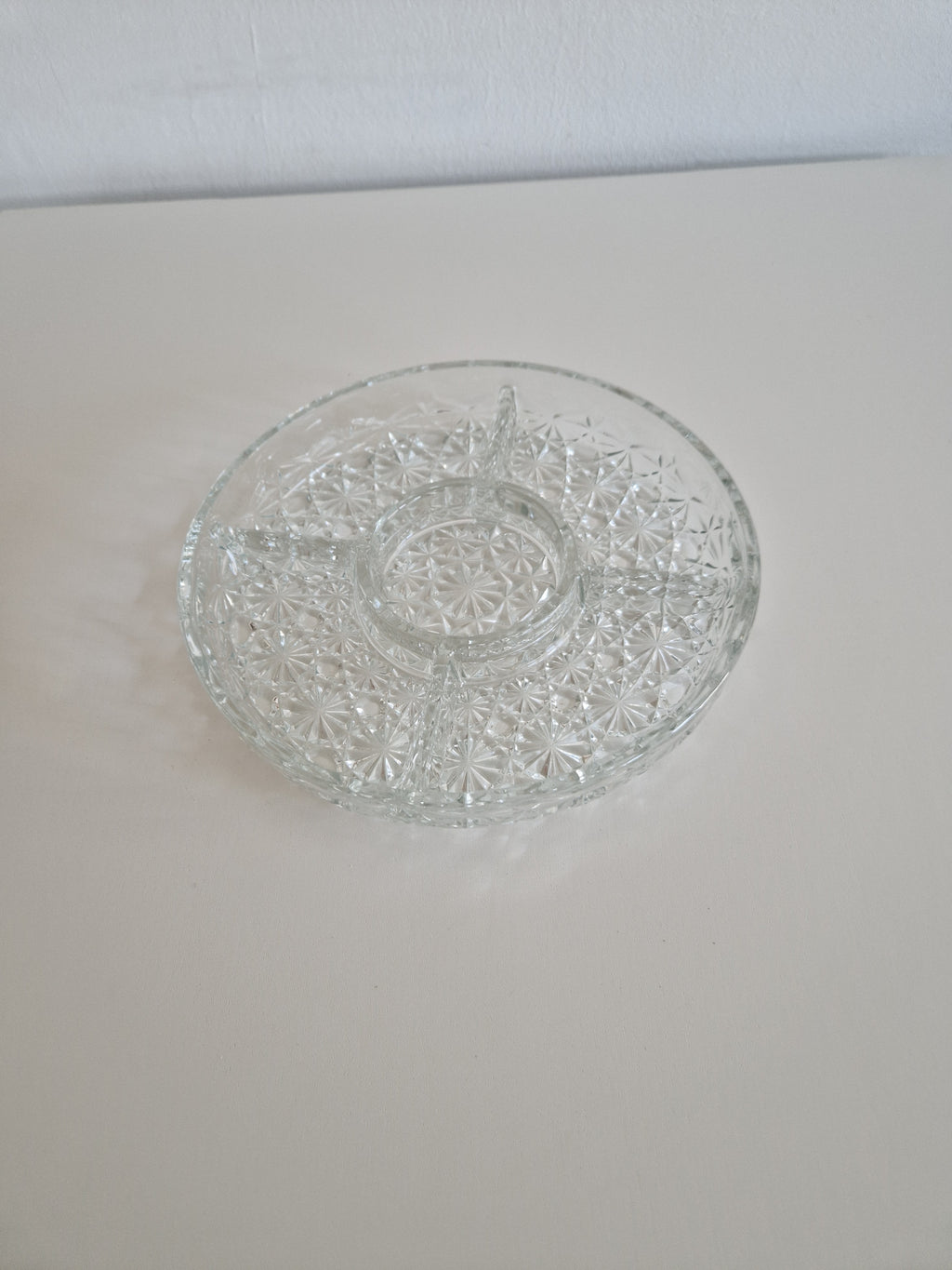 Plat de service divisé en verre pressé vintage — Motif étoile et flocon de neige, Plateau à hors-d'œuvre à 4 sections