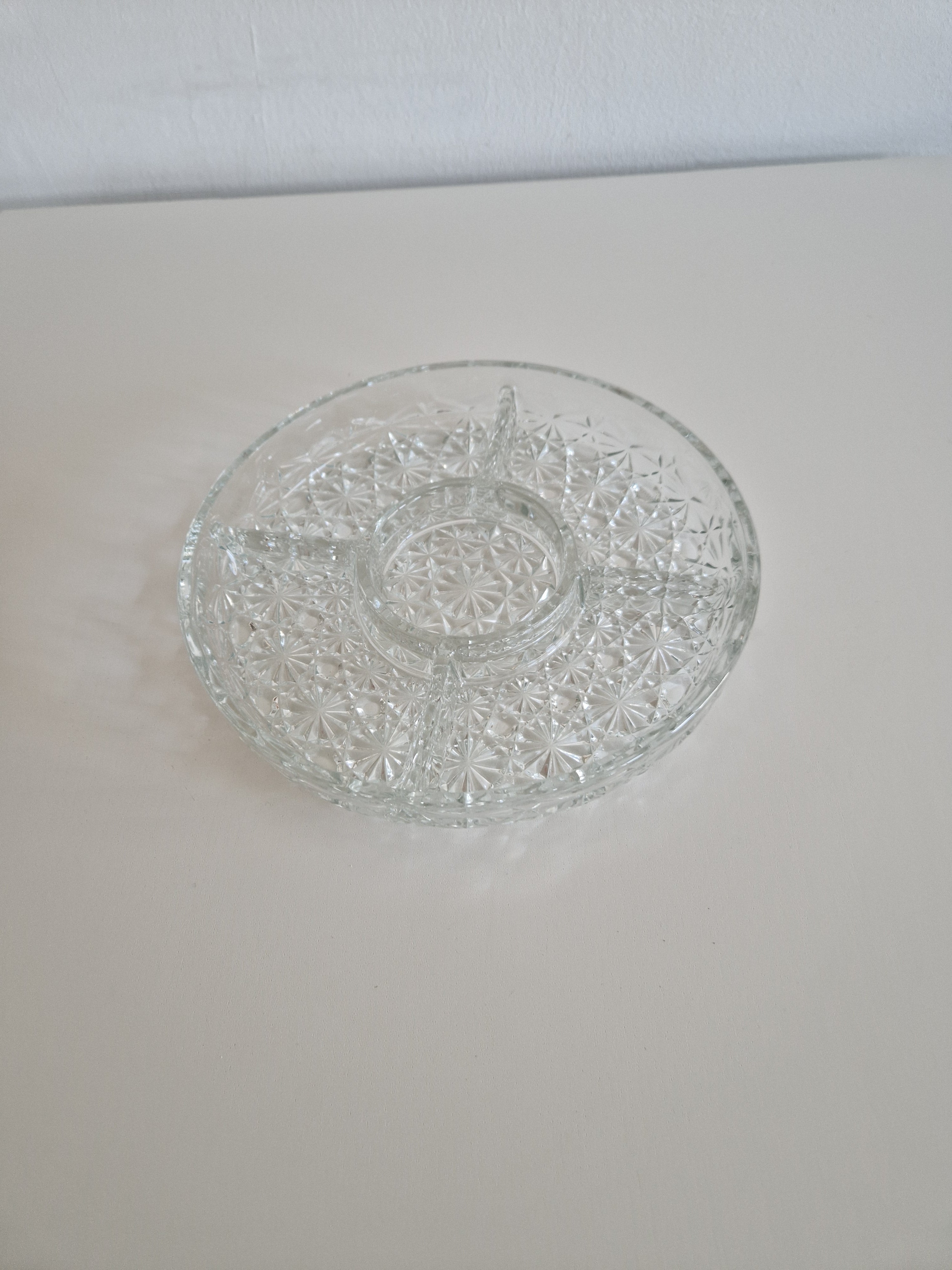 Plat de service divisé en verre pressé vintage — Motif étoile et flocon de neige, Plateau à hors-d'œuvre à 4 sections
