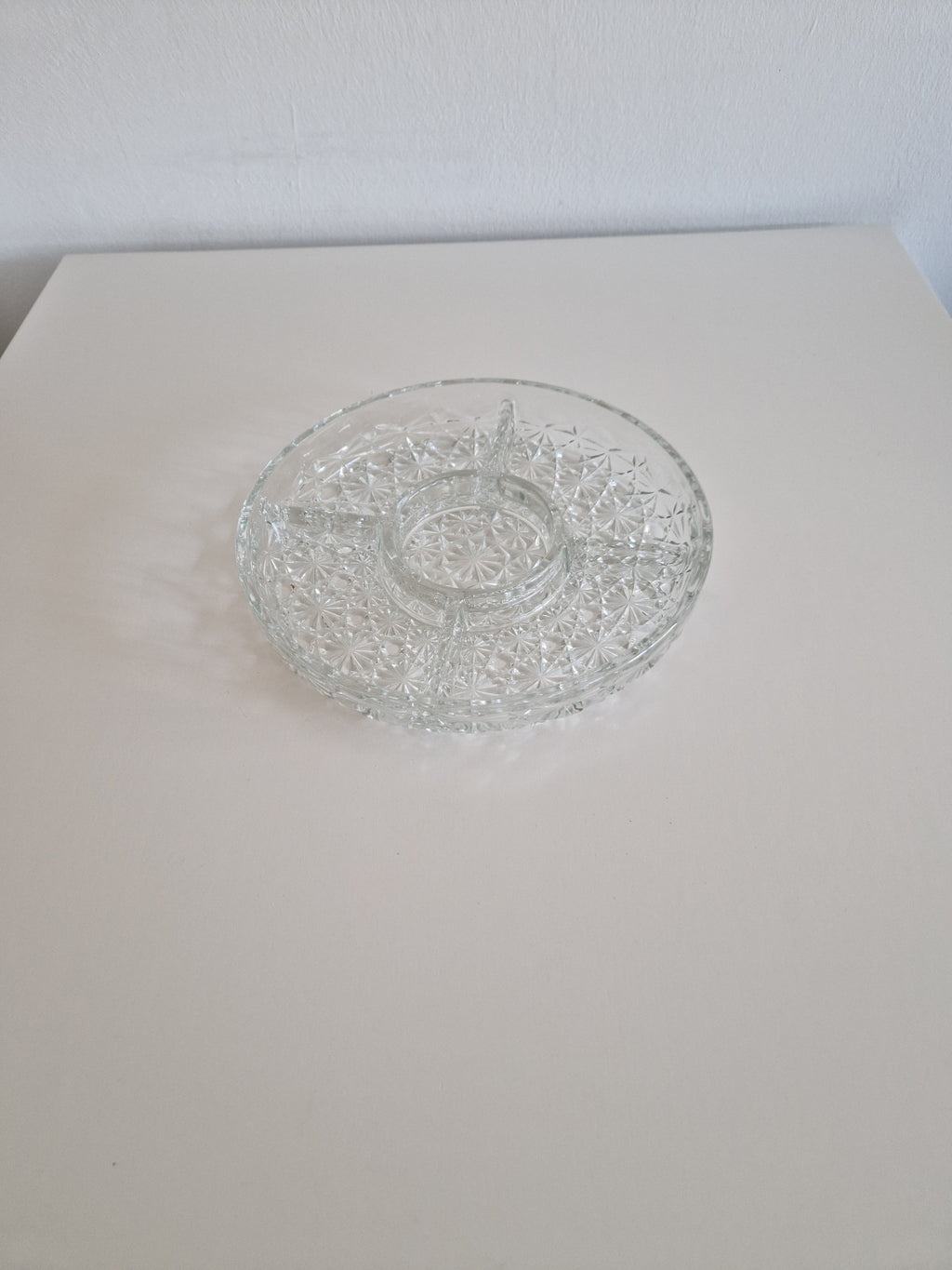 Plat de service divisé en verre pressé vintage — Motif étoile et flocon de neige, Plateau à hors-d'œuvre à 4 sections