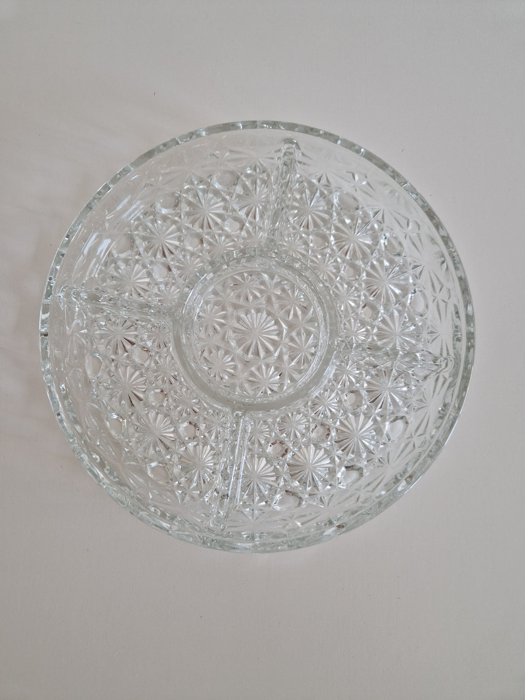 Plat de service divisé en verre pressé vintage — Motif étoile et flocon de neige, Plateau à hors-d'œuvre à 4 sections
