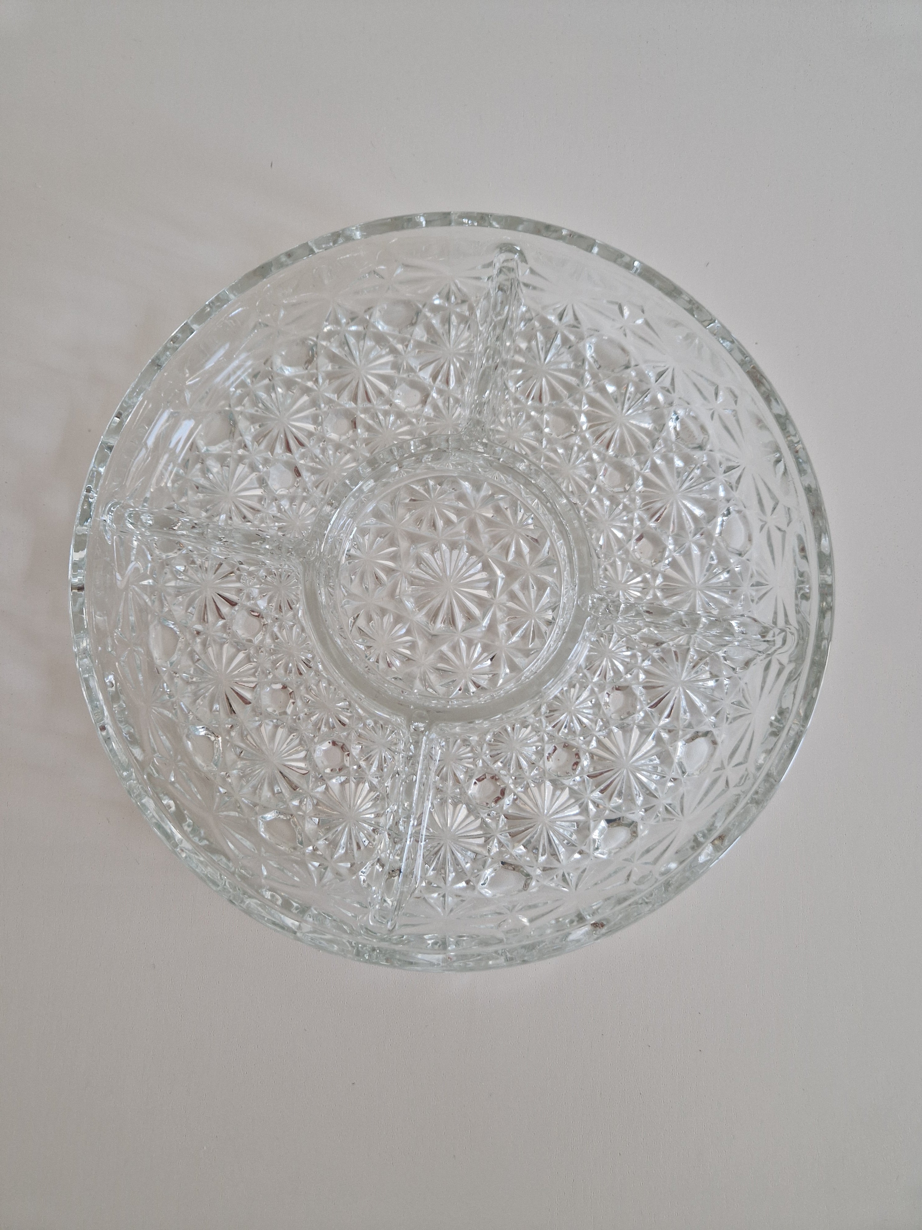 Plat de service divisé en verre pressé vintage — Motif étoile et flocon de neige, Plateau à hors-d'œuvre à 4 sections