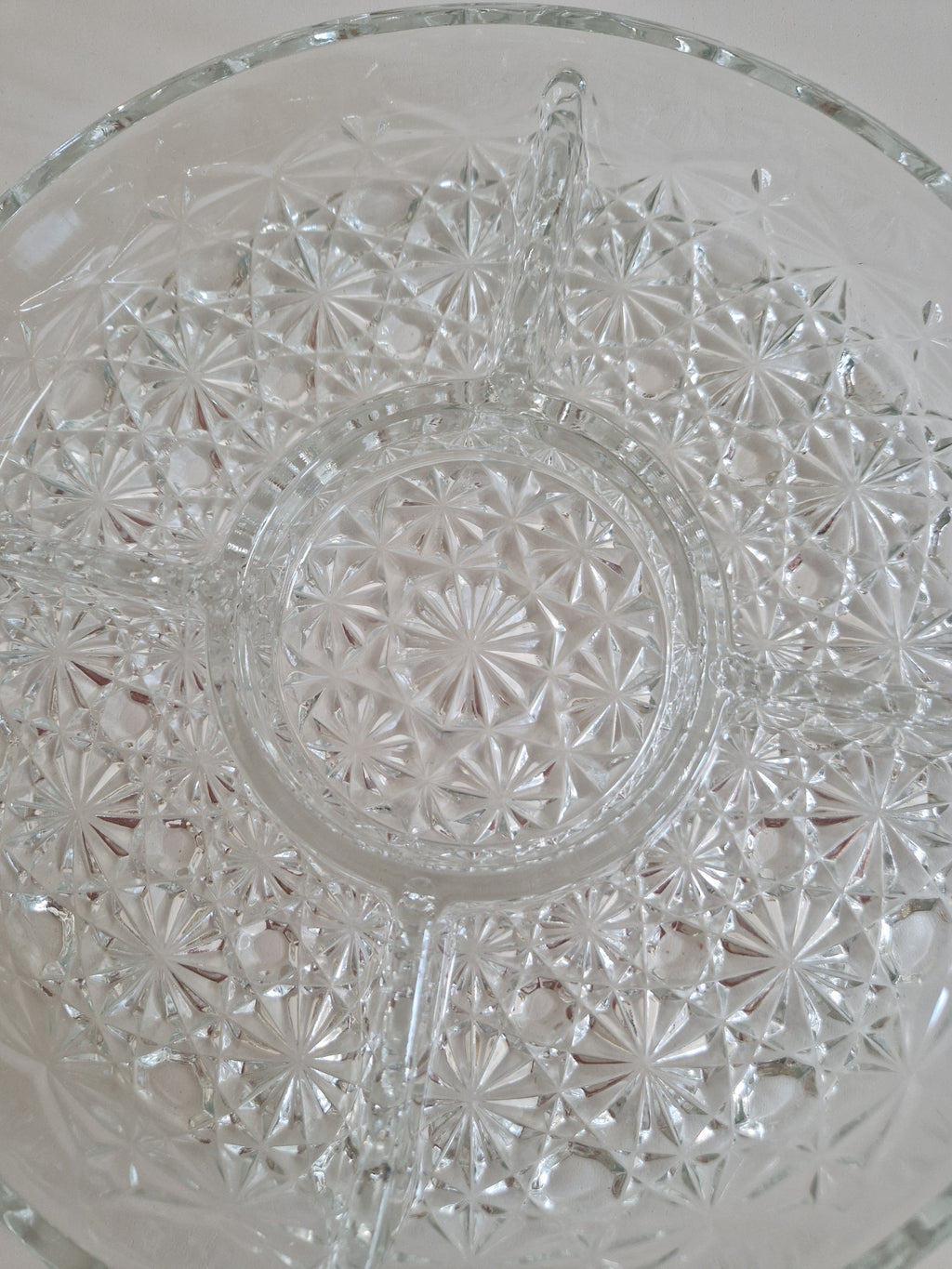Plat de service divisé en verre pressé vintage — Motif étoile et flocon de neige, Plateau à hors-d'œuvre à 4 sections