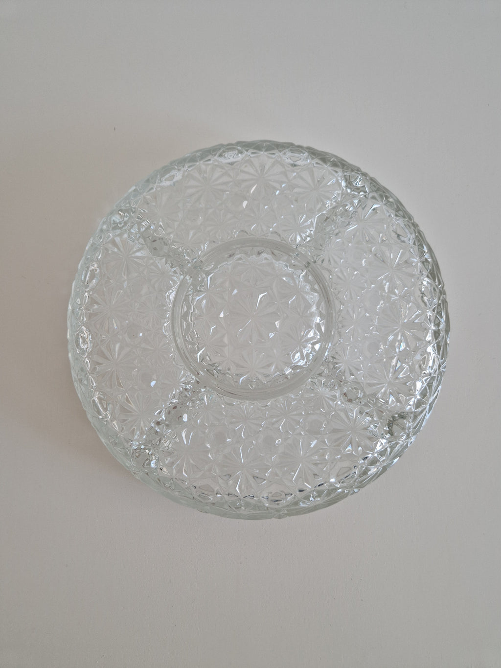 Plat de service divisé en verre pressé vintage — Motif étoile et flocon de neige, Plateau à hors-d'œuvre à 4 sections