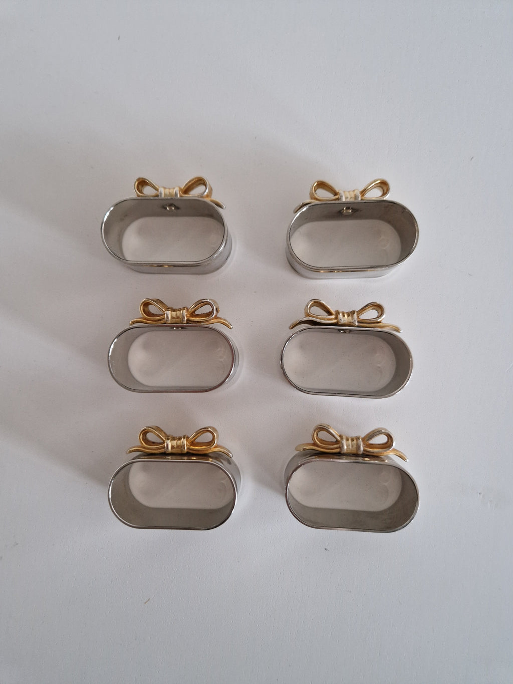 Set of 6 Vintage Silver-Plated Napkin Rings – Gold-Tone Bow Detail