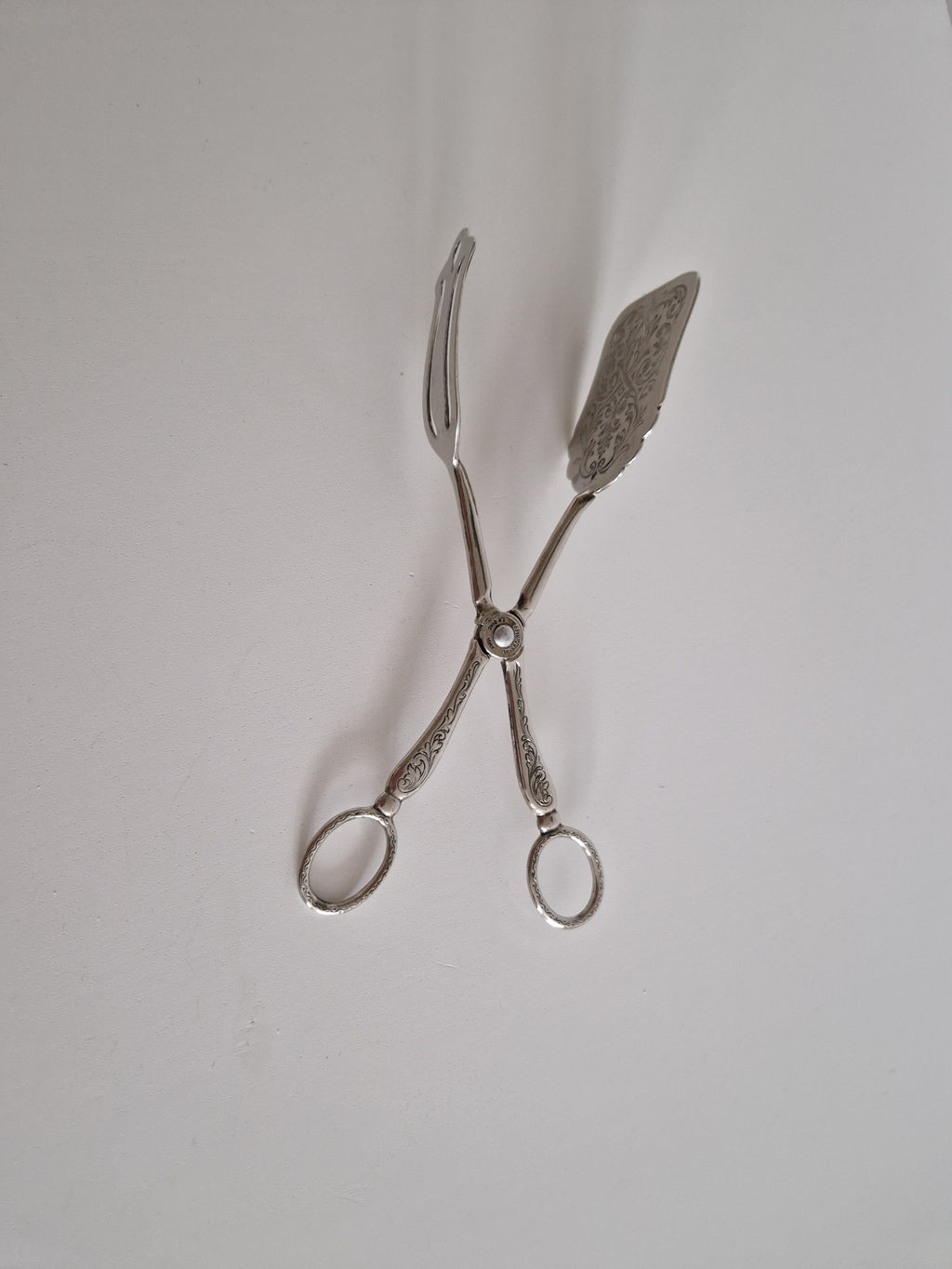 Pince à pâtisserie et gâteau italienne plaquée argent – Lame gravée acanthe rococo | Action ciseaux avec anneaux de doigt | E.P. Silverplated Italy | 20 cm