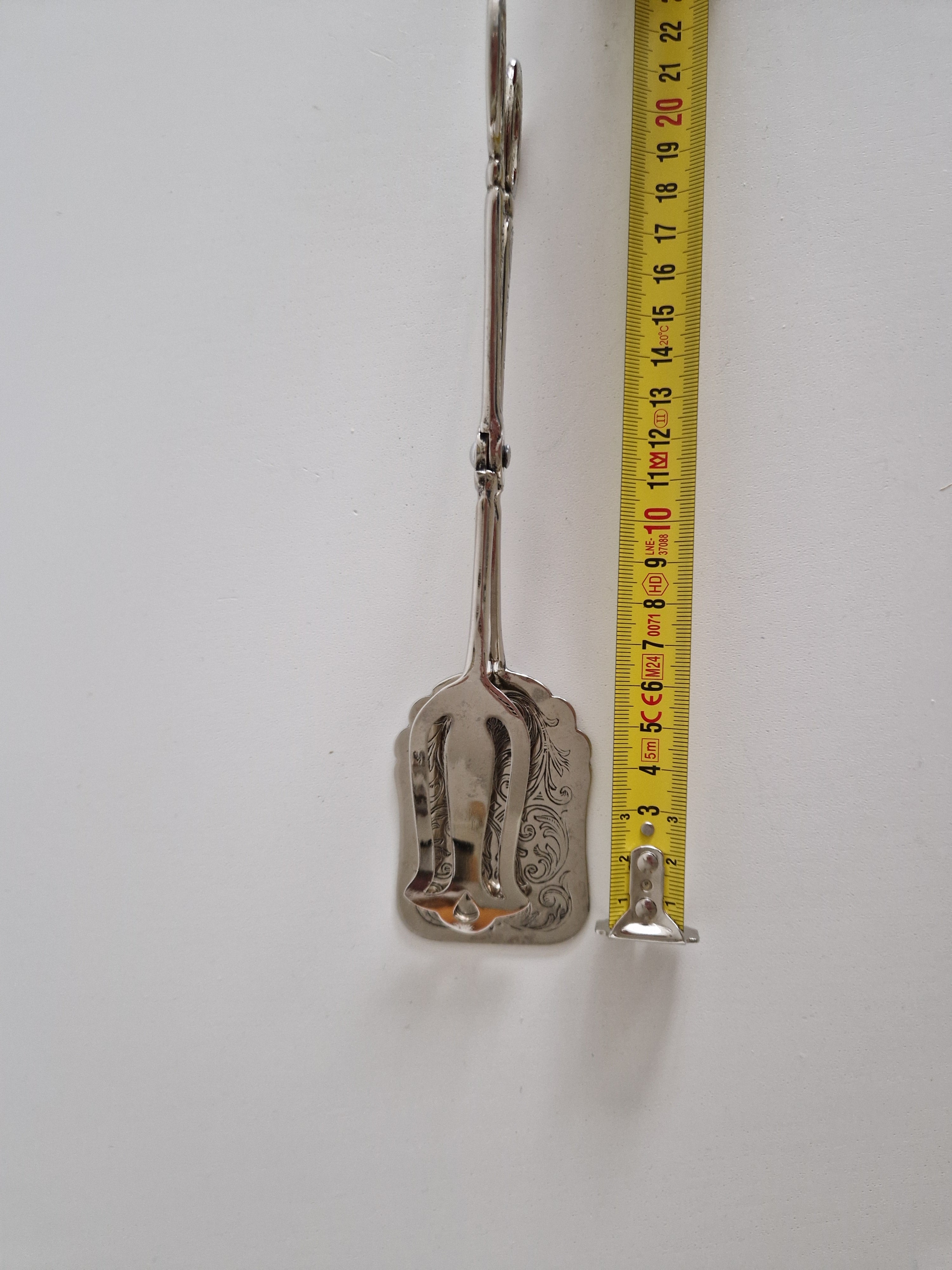 Pince à pâtisserie et gâteau italienne plaquée argent – Lame gravée acanthe rococo | Action ciseaux avec anneaux de doigt | E.P. Silverplated Italy | 20 cm
