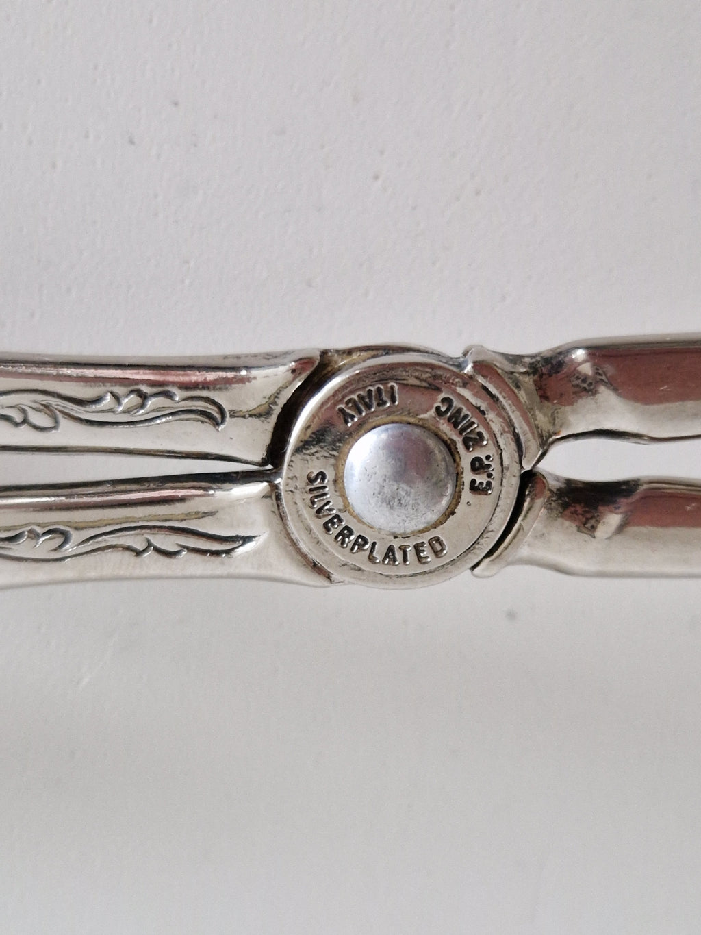 Pince à pâtisserie et gâteau italienne plaquée argent – Lame gravée acanthe rococo | Action ciseaux avec anneaux de doigt | E.P. Silverplated Italy | 20 cm