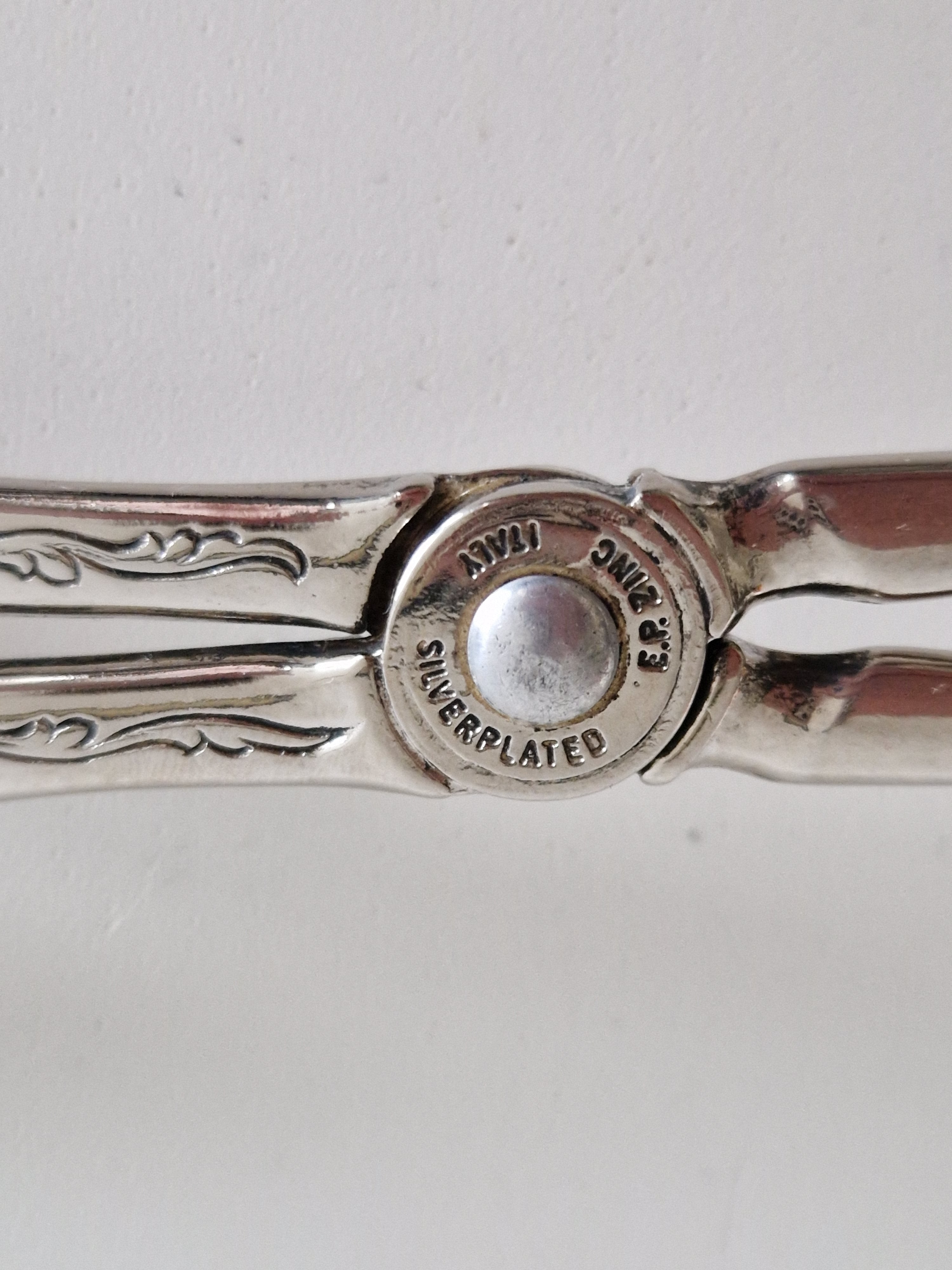 Pince à pâtisserie et gâteau italienne plaquée argent – Lame gravée acanthe rococo | Action ciseaux avec anneaux de doigt | E.P. Silverplated Italy | 20 cm
