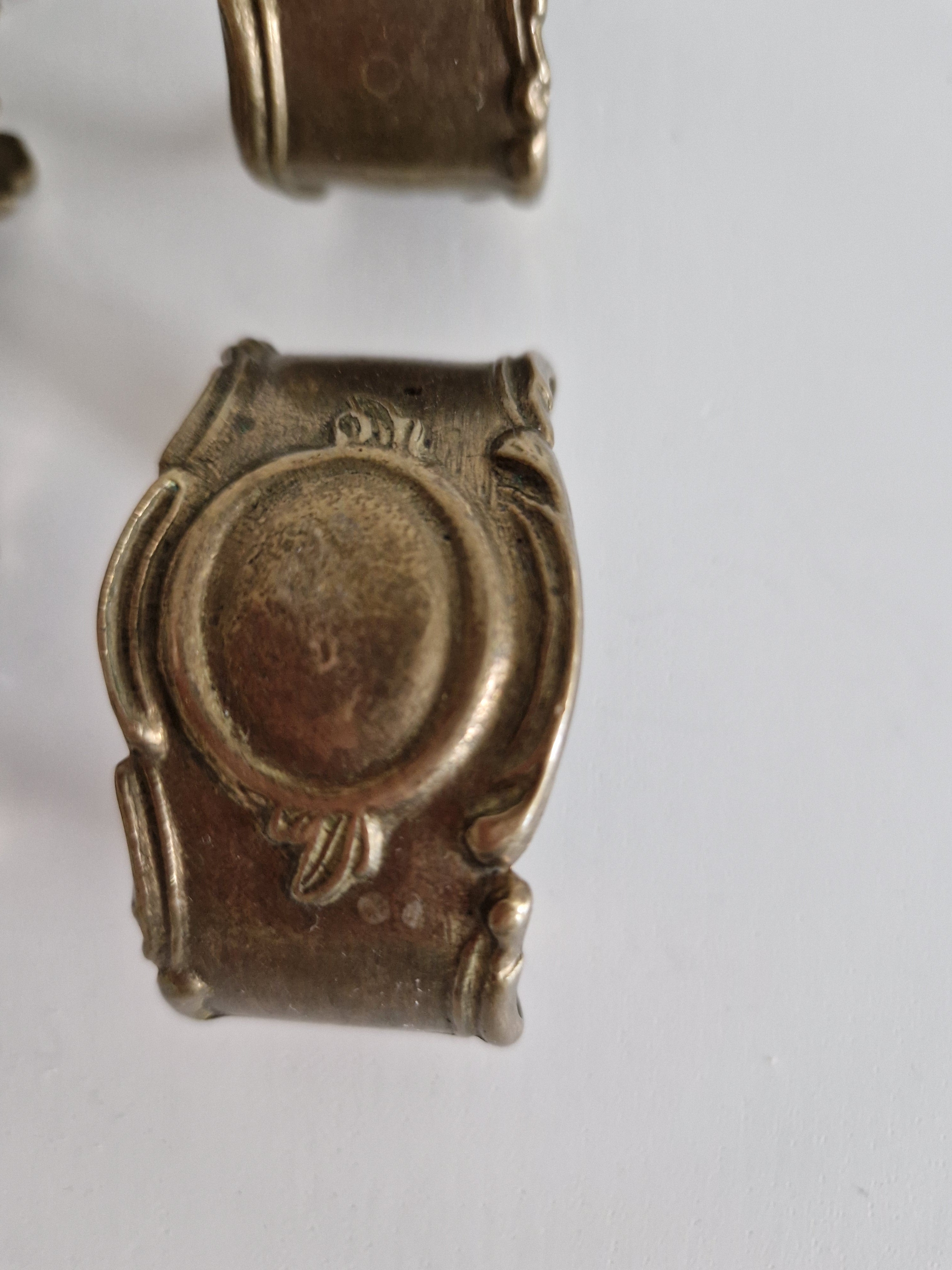 Set of 6 Vintage Brass Napkin Rings – Embossed Acanthus Palmette Motif