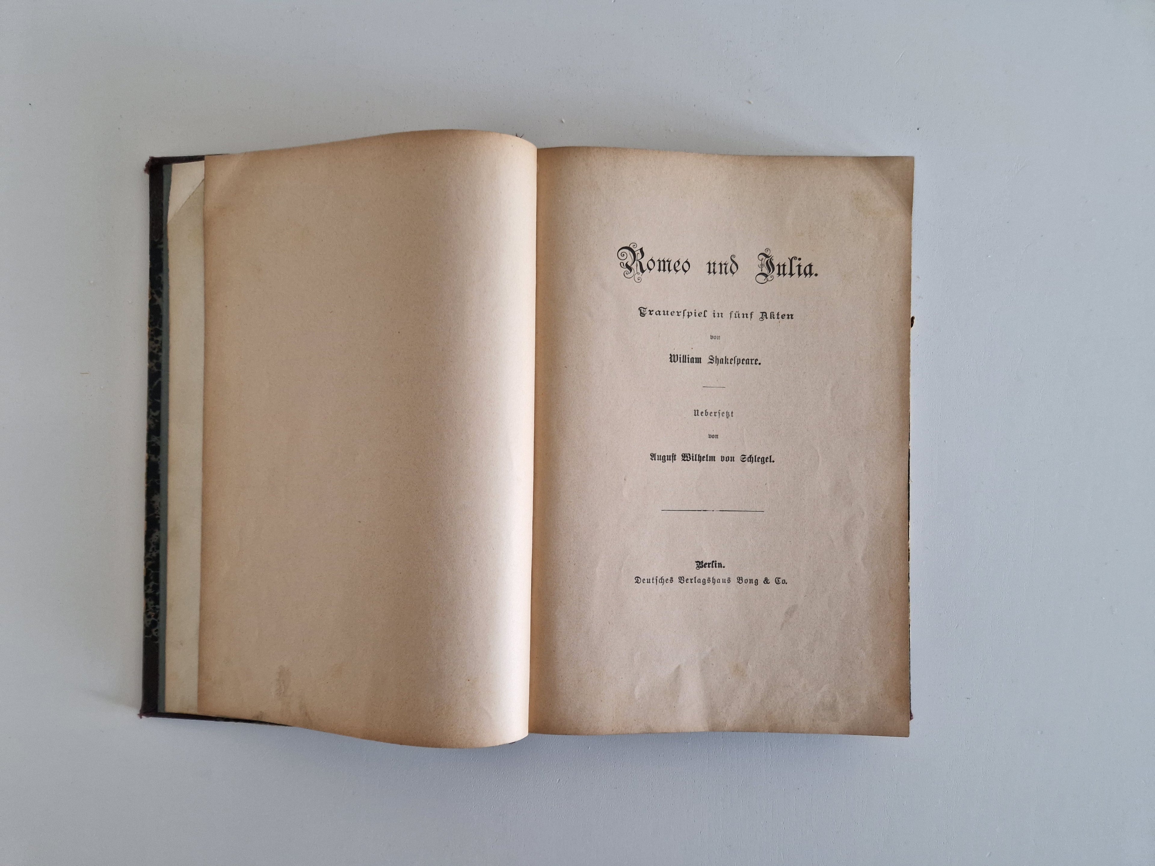 Roméo et Juliette – William Shakespeare | Traduction Schlegel | Deutsches Verlagshaus Bong & Co. Berlin | Illustré | Reliure demi-cuir marbré | environ 20 × 13 cm