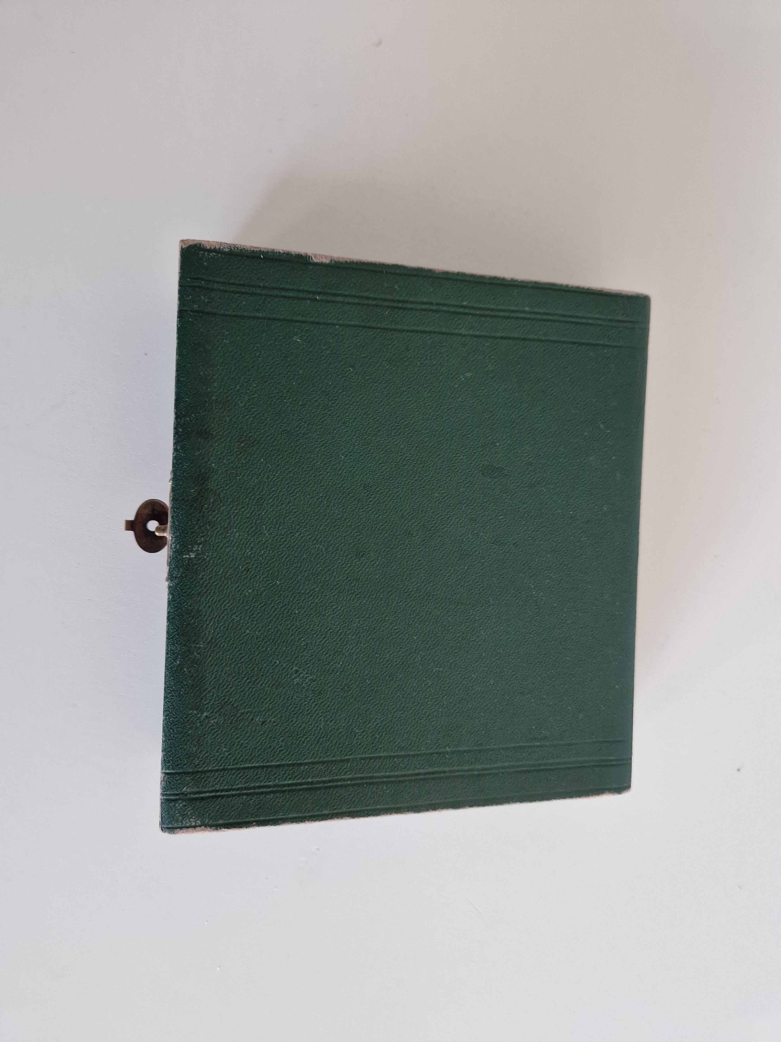 6 versilberte Teelöffel – Rat-Tail / Old English Muster | Original grüne Kunstlederbox mit blauem Satineinsatz & Messingverschluss | 12 cm