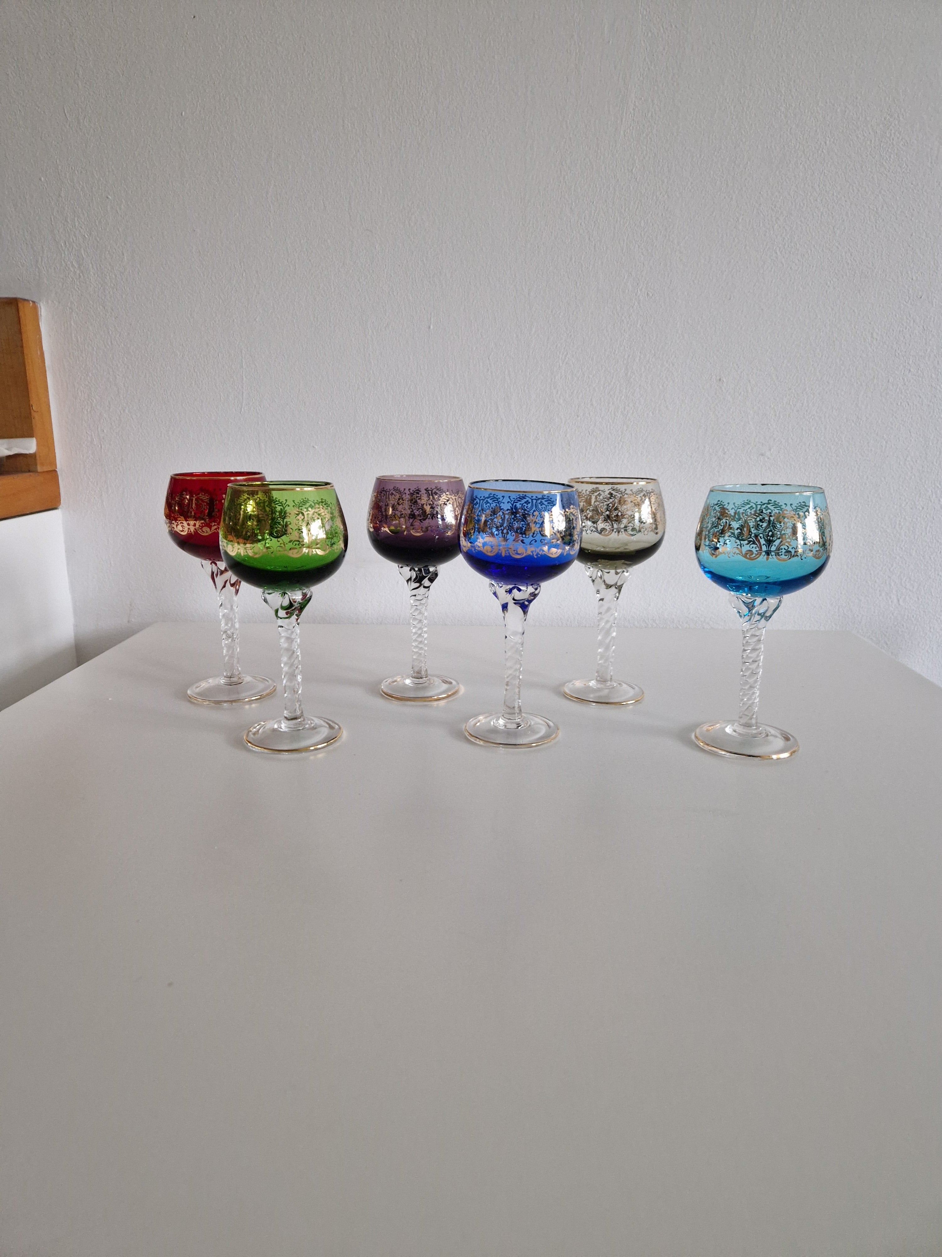 Set of 6 Venetian Crystal Hock Wine Glasses – Gold Rococo Enamel Decoration | 6 Colours | Twisted Air-Twist Stem | Gold Rim | 20 cm