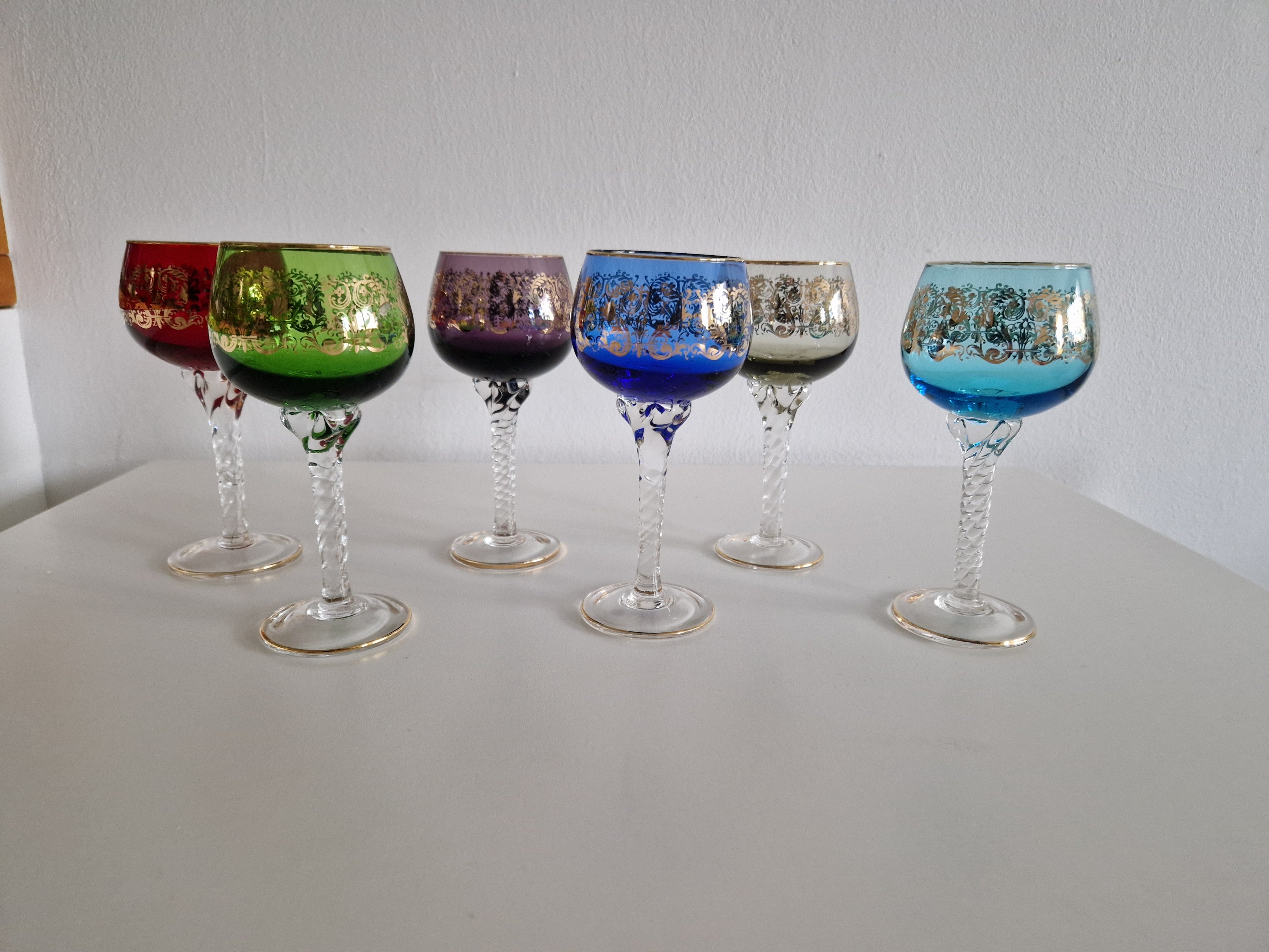 Set of 6 Venetian Crystal Hock Wine Glasses – Gold Rococo Enamel Decoration | 6 Colours | Twisted Air-Twist Stem | Gold Rim | 20 cm