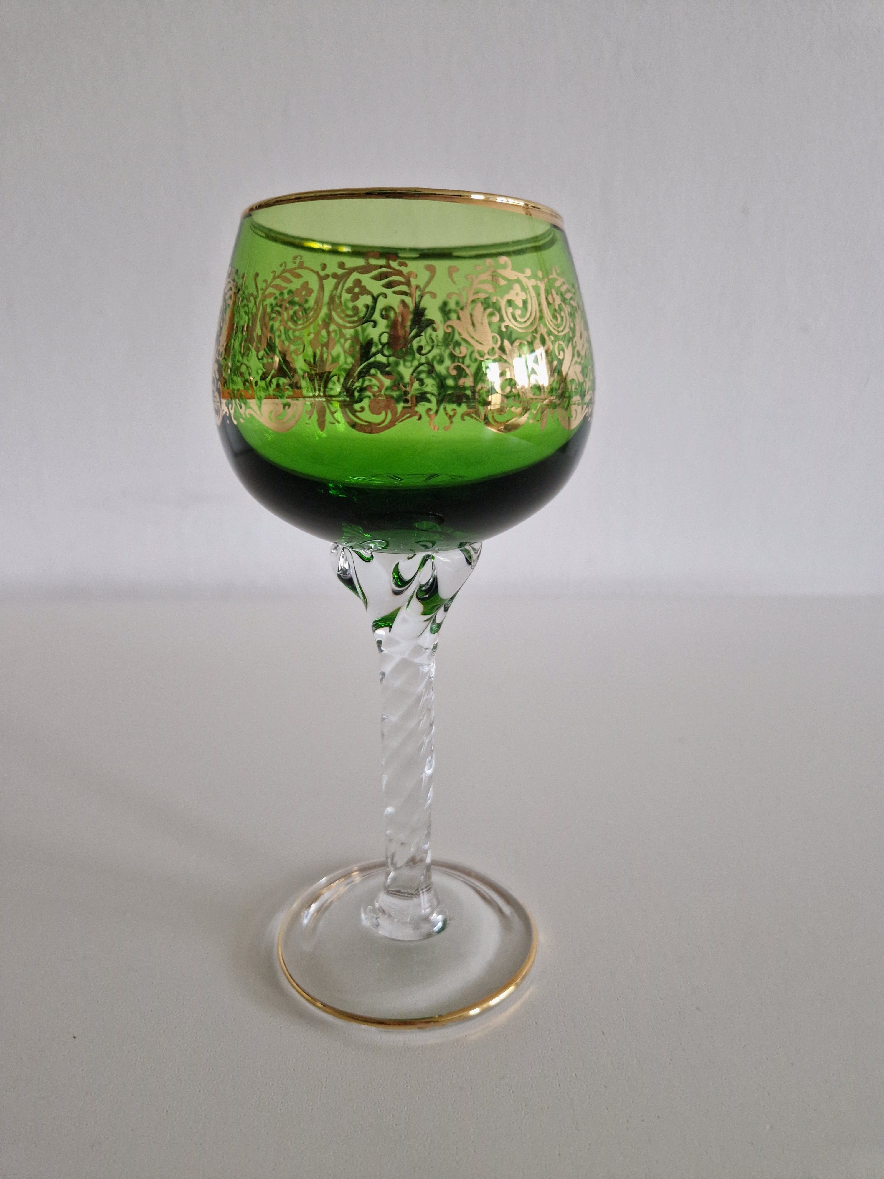 Lot de 6 verres à vin Hock en cristal de Venise – Décoration émaillée Rococo dorée | 6 couleurs | Pied torsadé | Bord doré | 20 cm