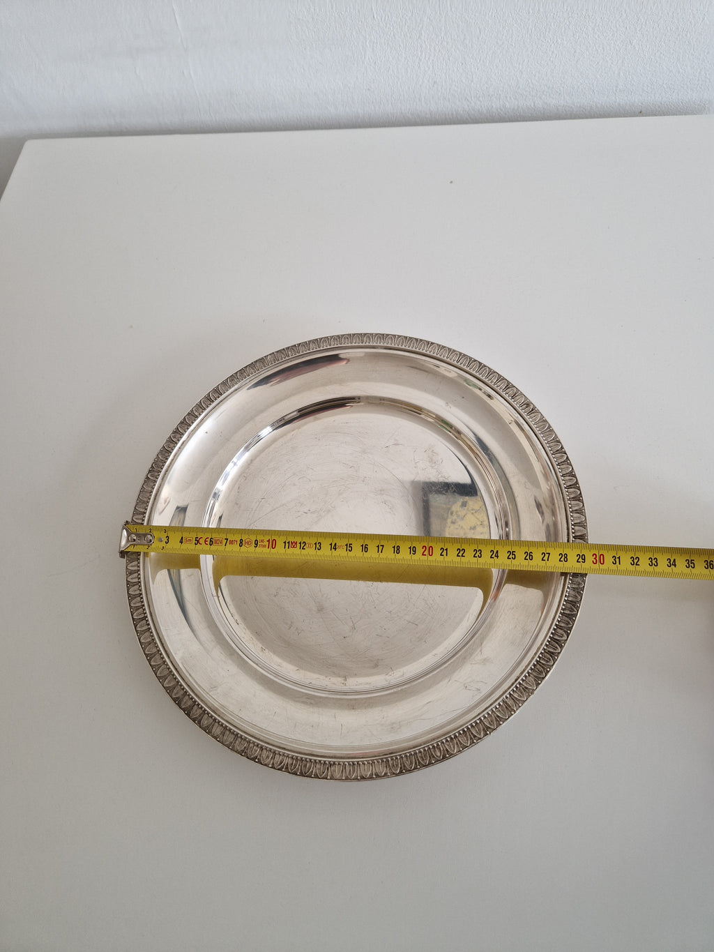 Ronds de Plat / Dessous de Bouteille Anciens en Argent Plaqué avec Bord Perlé — Lot de 4 (Tailles Mixtes)