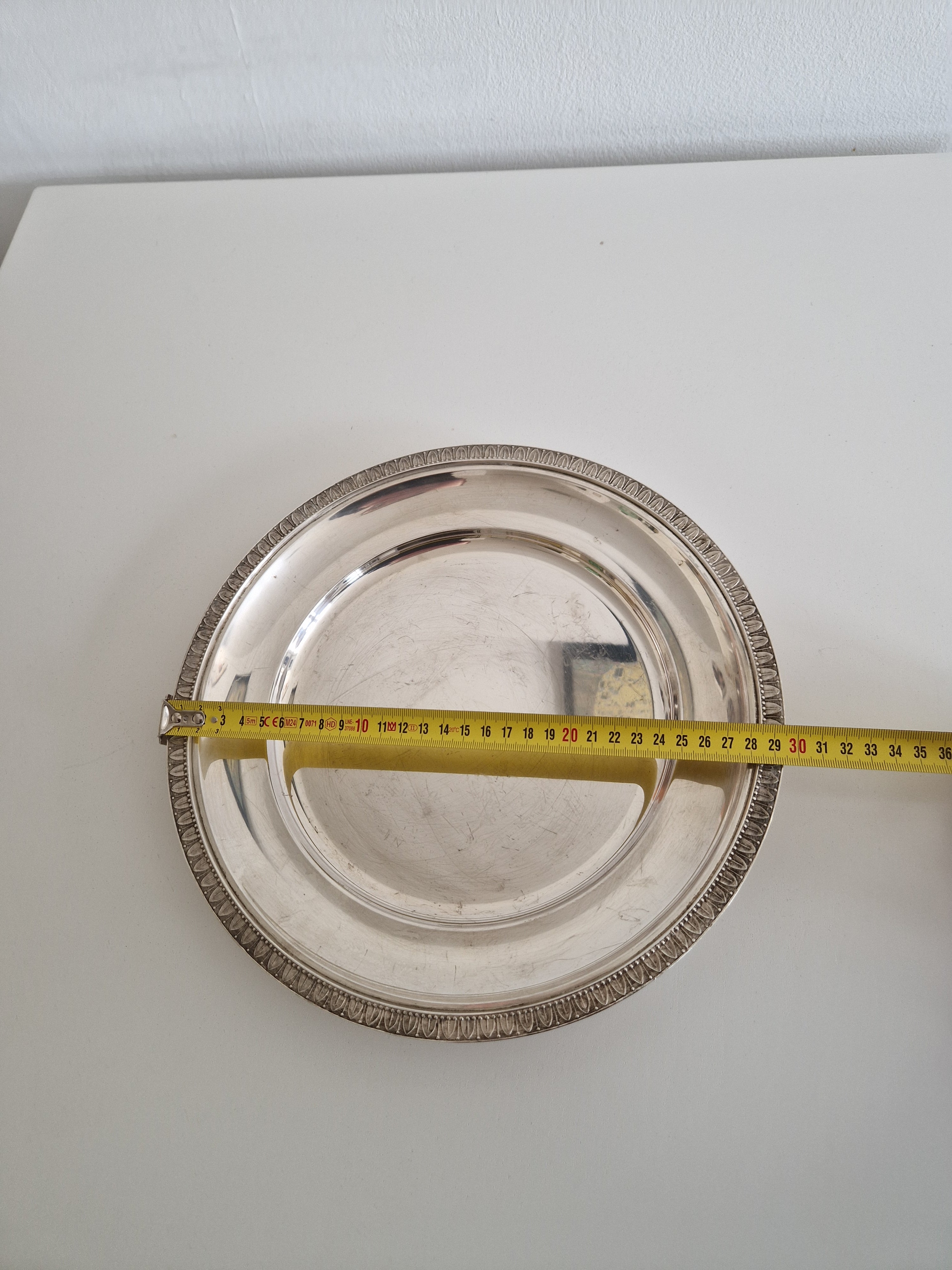 Ronds de Plat / Dessous de Bouteille Anciens en Argent Plaqué avec Bord Perlé — Lot de 4 (Tailles Mixtes)