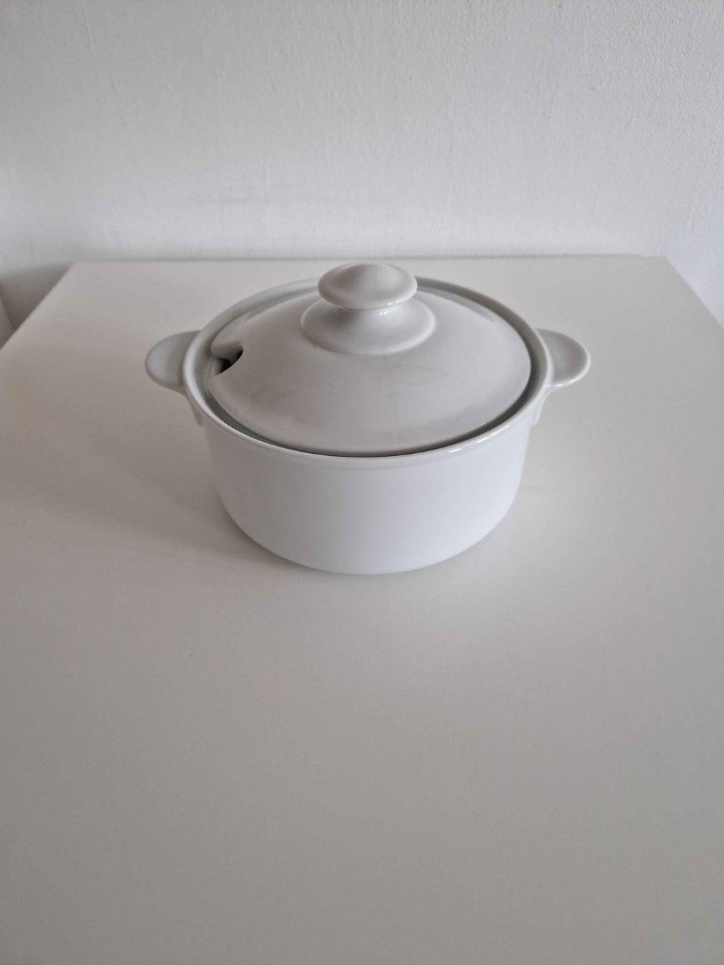 Vintage Porcelain Soup Tureen by Lilien Porzellan Austria - Timeless Elegance for Your Table