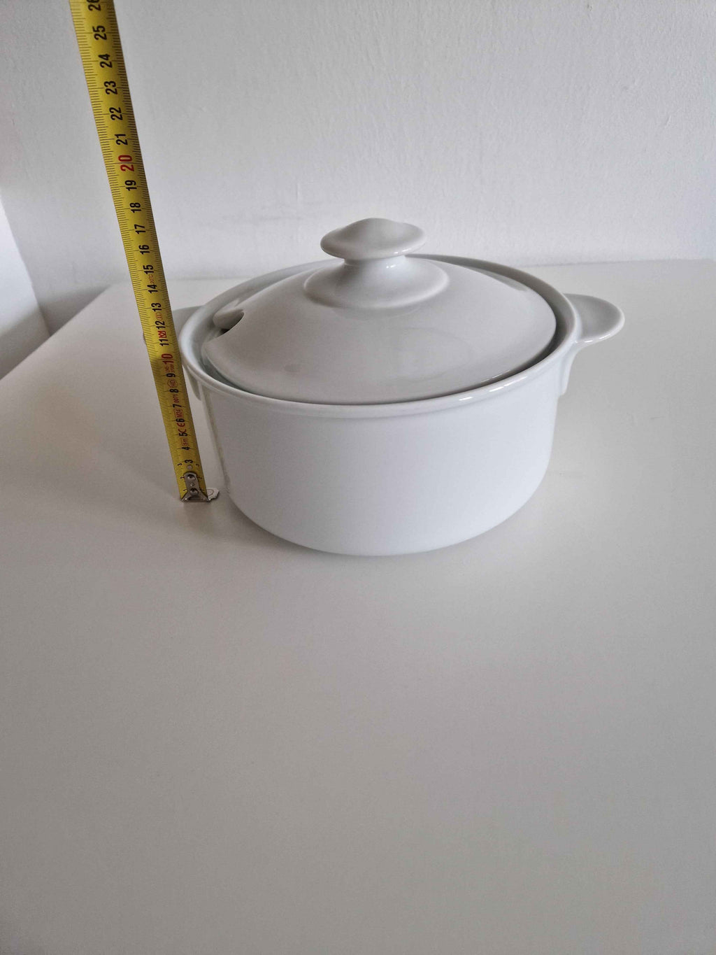 Vintage Porcelain Soup Tureen by Lilien Porzellan Austria - Timeless Elegance for Your Table