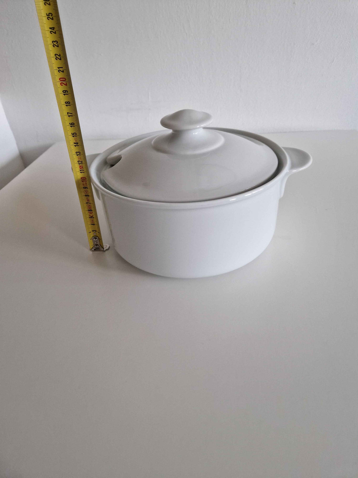 Vintage Porcelain Soup Tureen by Lilien Porzellan Austria - Timeless Elegance for Your Table